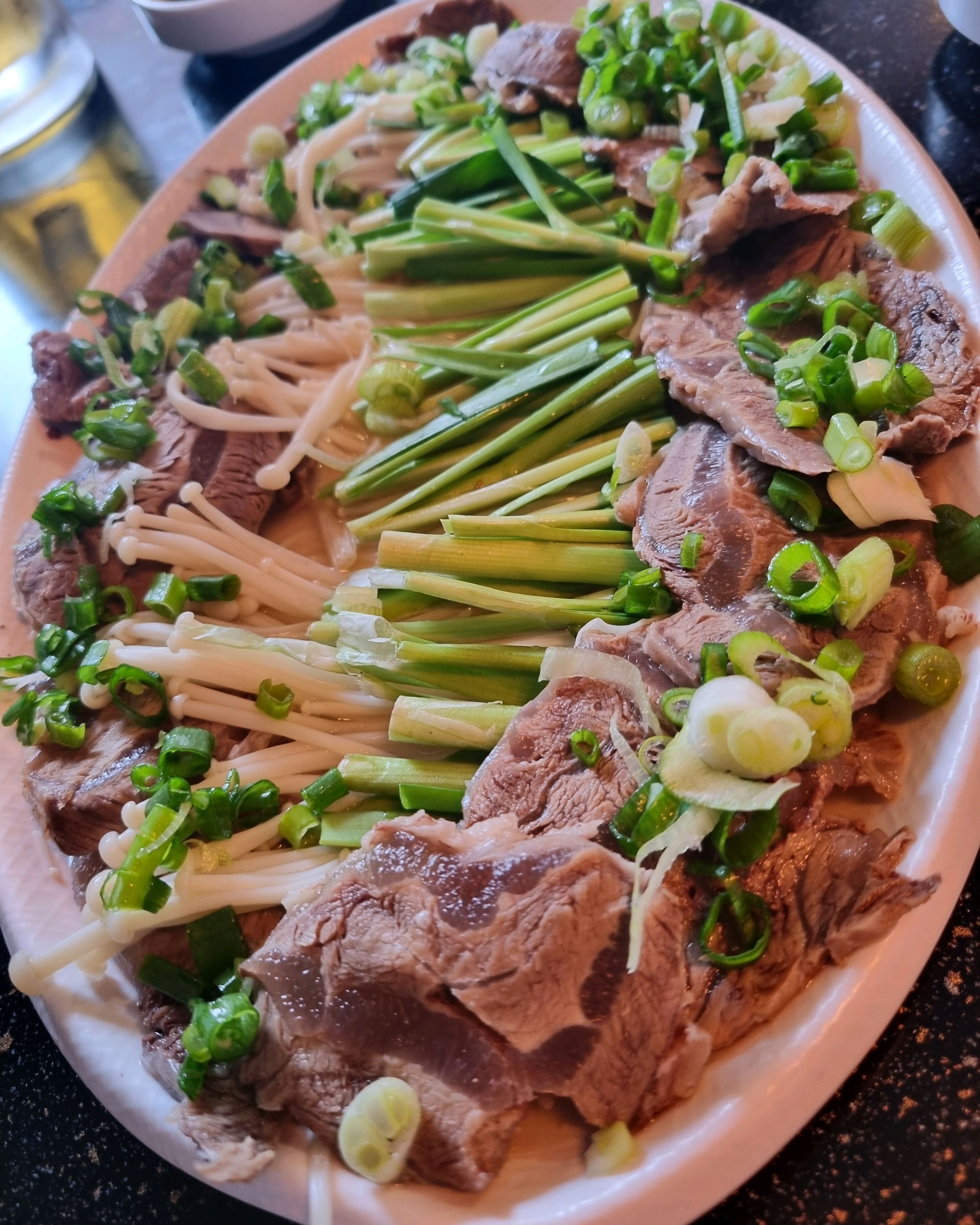 우연히 발견한 맛집 술집~♡너무 행복 생맥 왜이리맛난건지~~이집 왜이리 신경질날정도로 친절