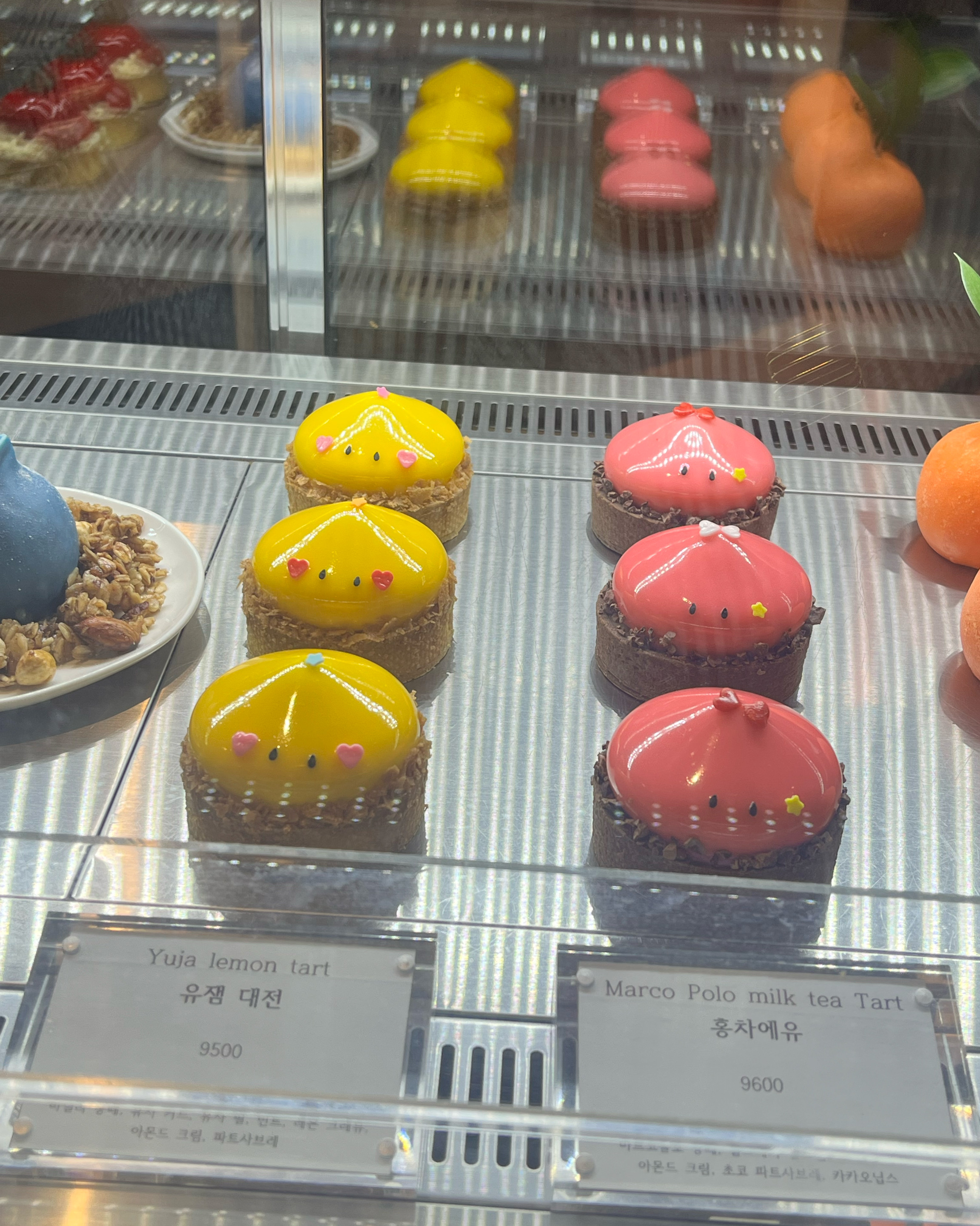 유잼 대전 먹으러 왔는데 블루베리와 포도 맛이 궁금하여 블루베리를 시켰어요! 조화로운 맛있