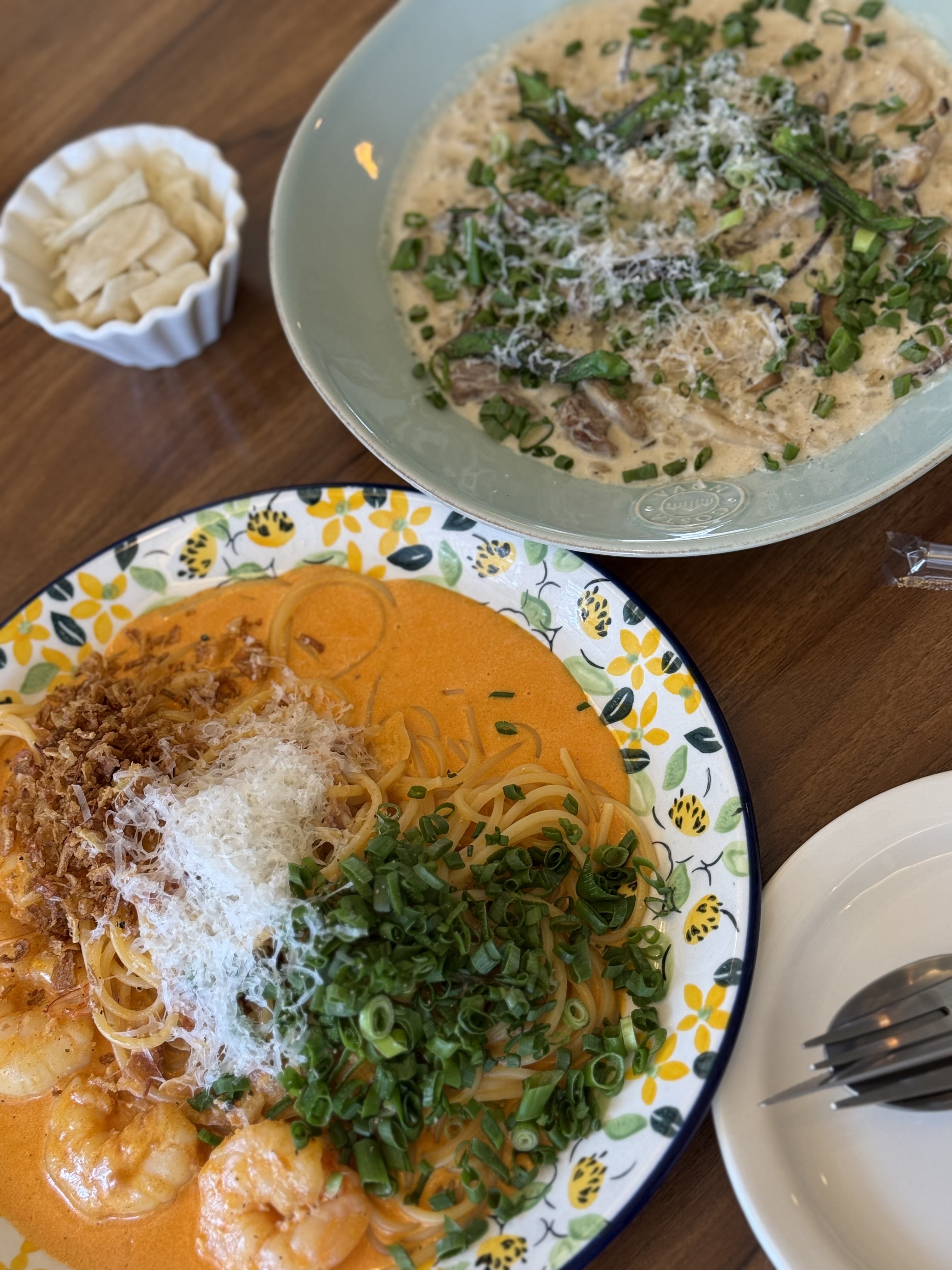 친구랑 둘이 맛있는거 먹고싶어서 왔는데 - 성수동 가성비 좋은 감성 데이트 맛집 뽈로파스타 서울숲