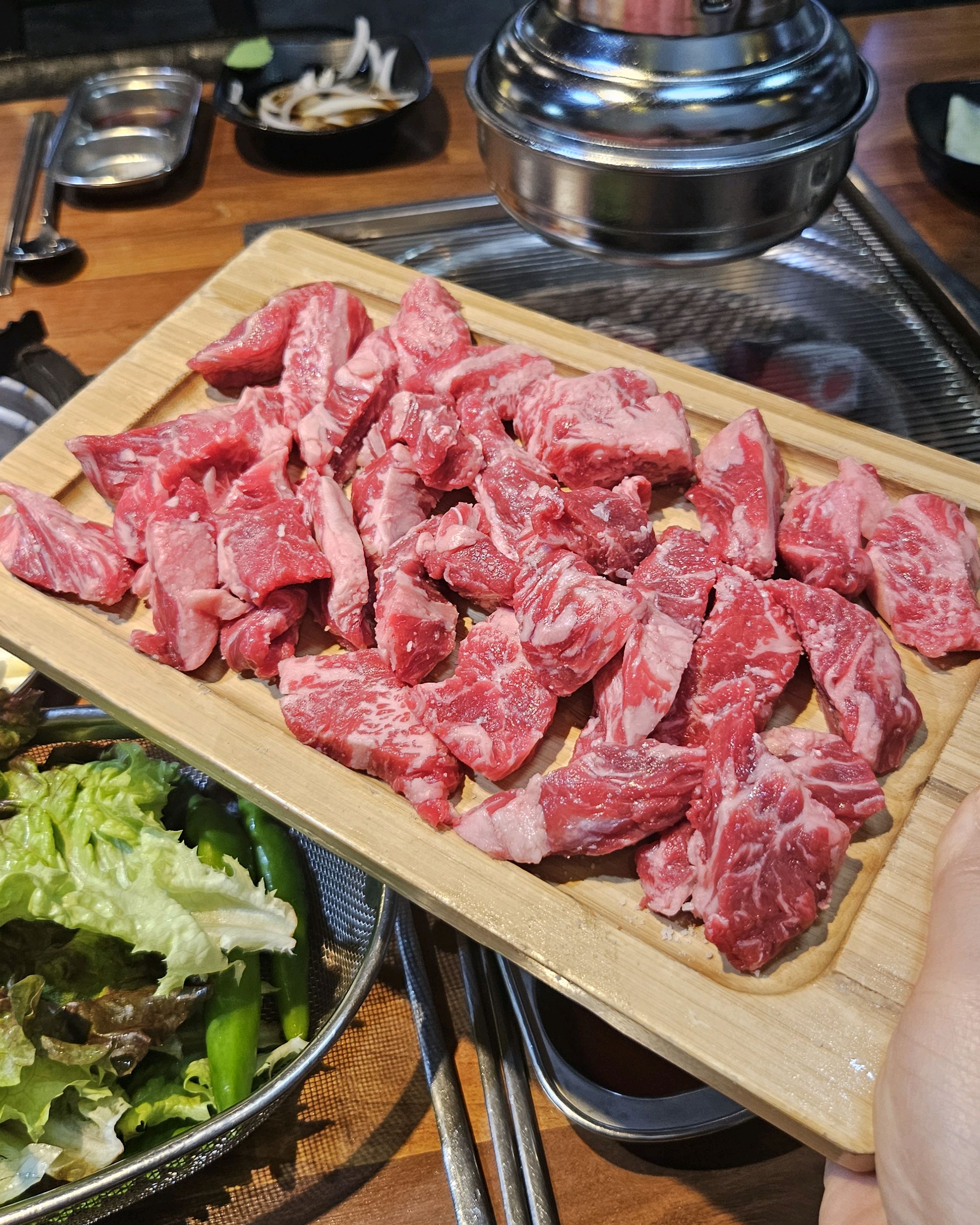 소갈비살 먹으러 방문했는데 고기 질도 좋고 정말 맛있었어요! 기본으로 시래기국이 나와서 깔