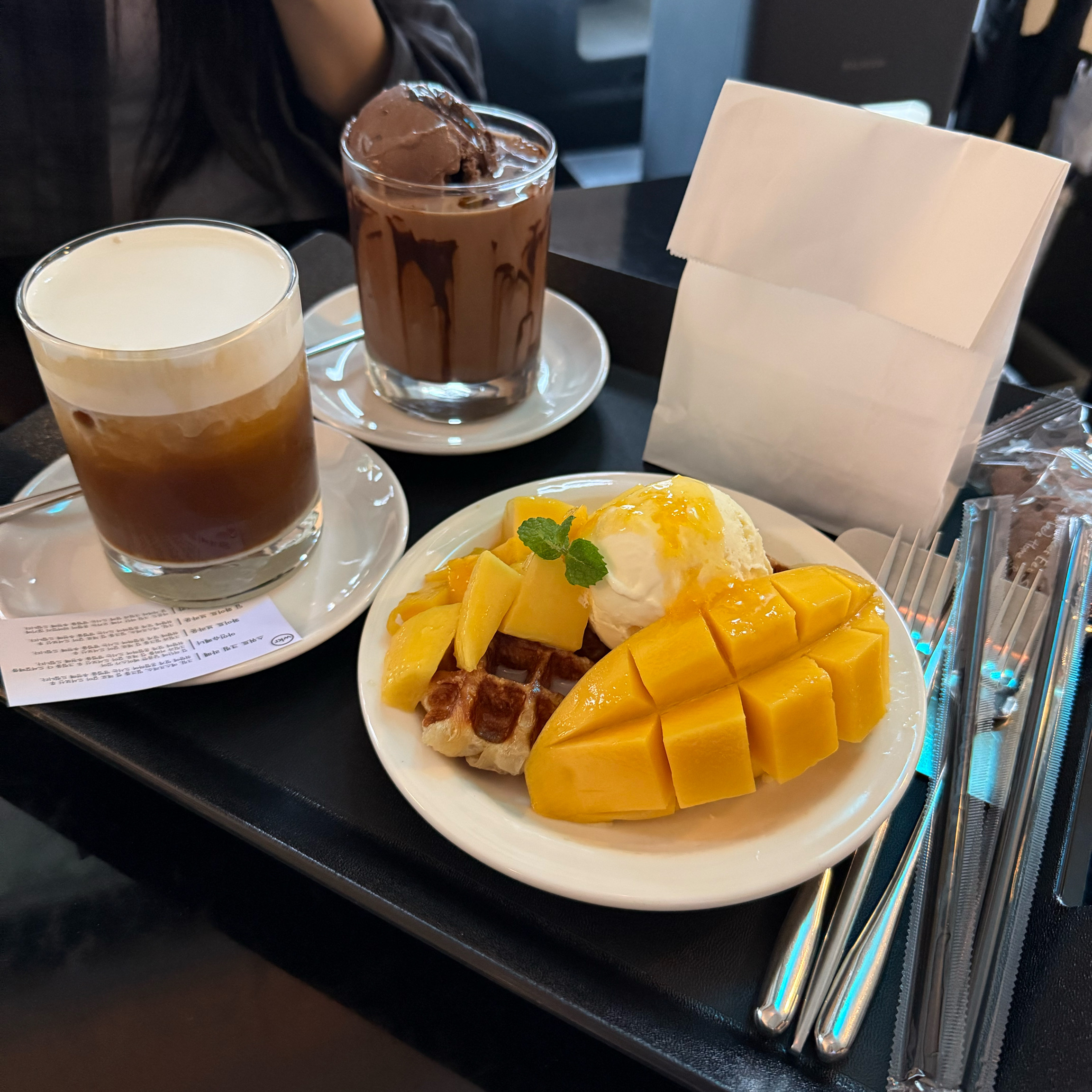 크로플도 너무 맛있고 분위기도 좋아요🤍 또 오고 싶습니다!! - 대전 맛집 워크룸커피