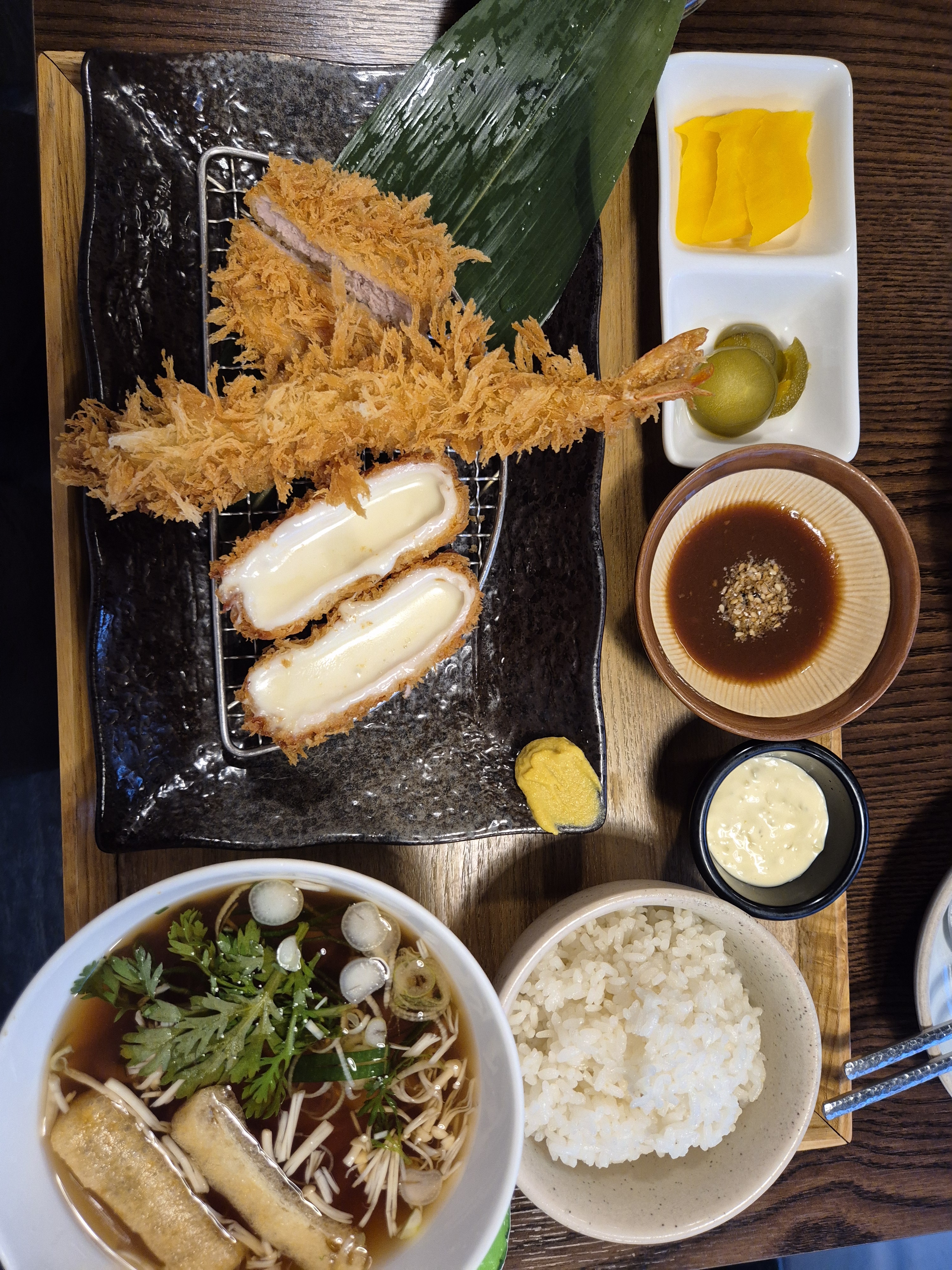맛있고 가성비도 좋아요! 평일 저녁 기준 웨이팅 없었고 만족스러웠어요 재방문 의사 있습니다