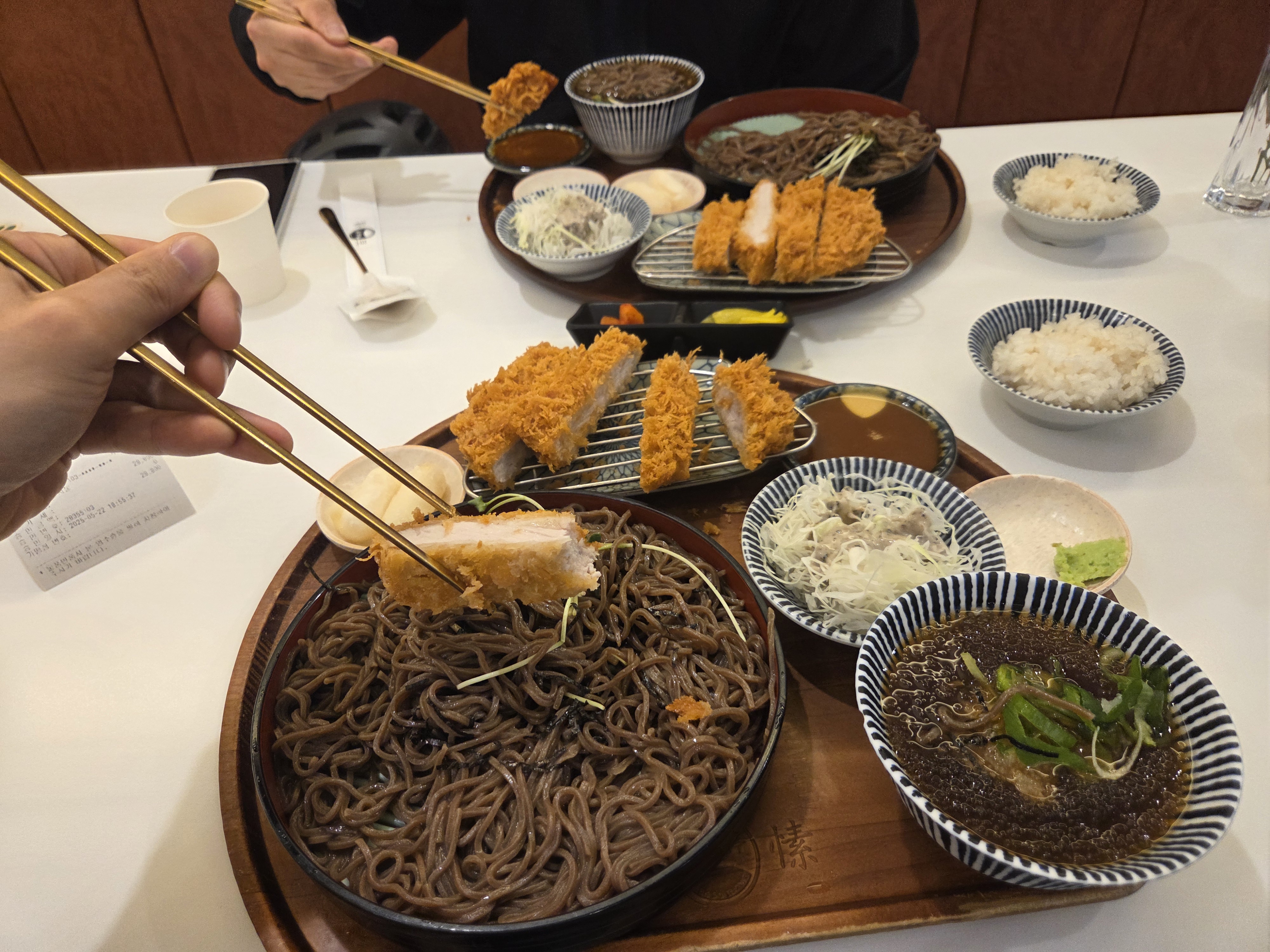 우선 재료가 신선하고 튀김도 바삭하고 음식이 고급져요~ 담에 또 와야겠어요!! - 부천역 맛집 백소정 부천역점