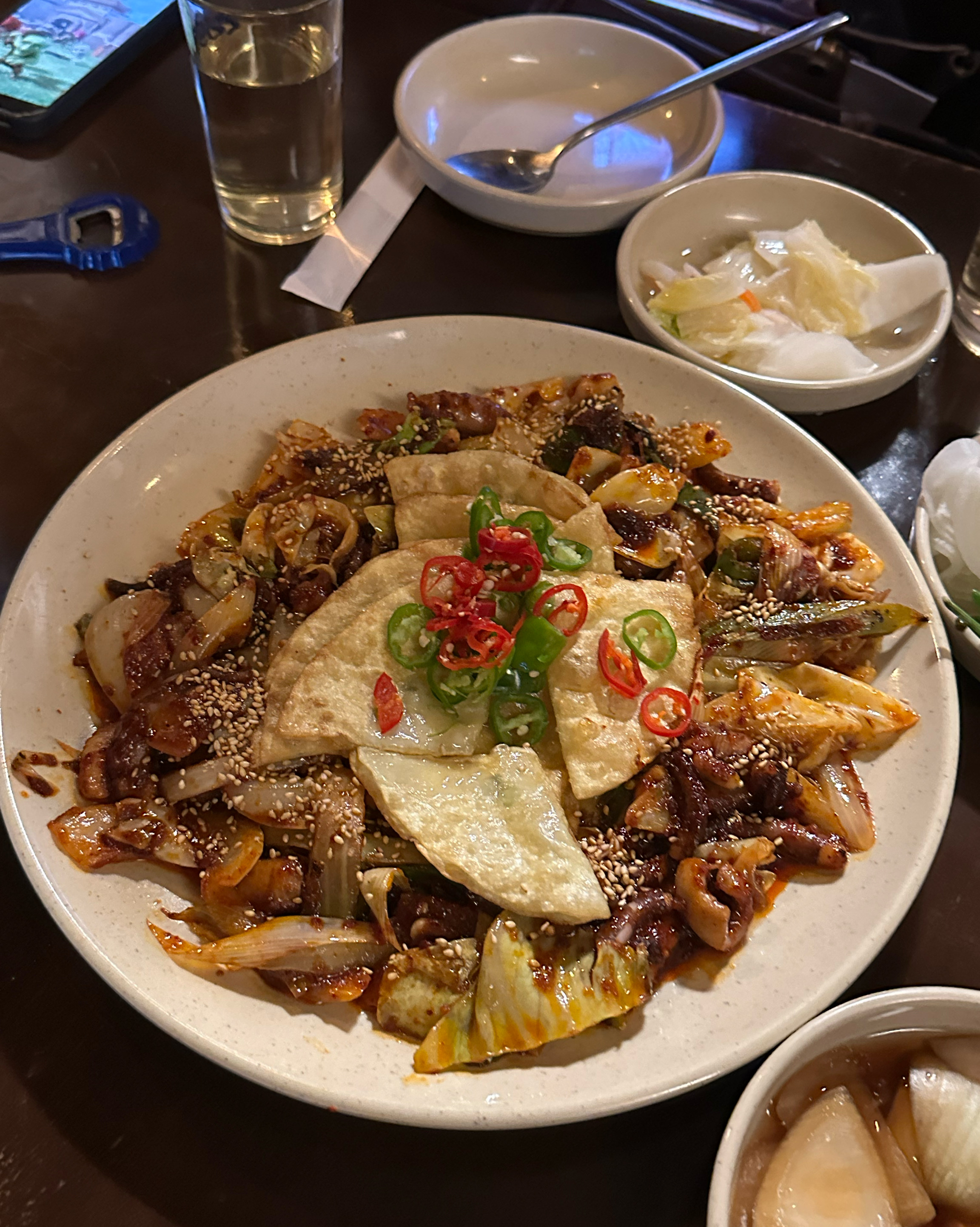 가성비 좋고 너무 맛있었어요~~~~~무뼈닭발 튀김보단 낙지볶음이 훠얼씬 맛있었어요 꼭 시켜