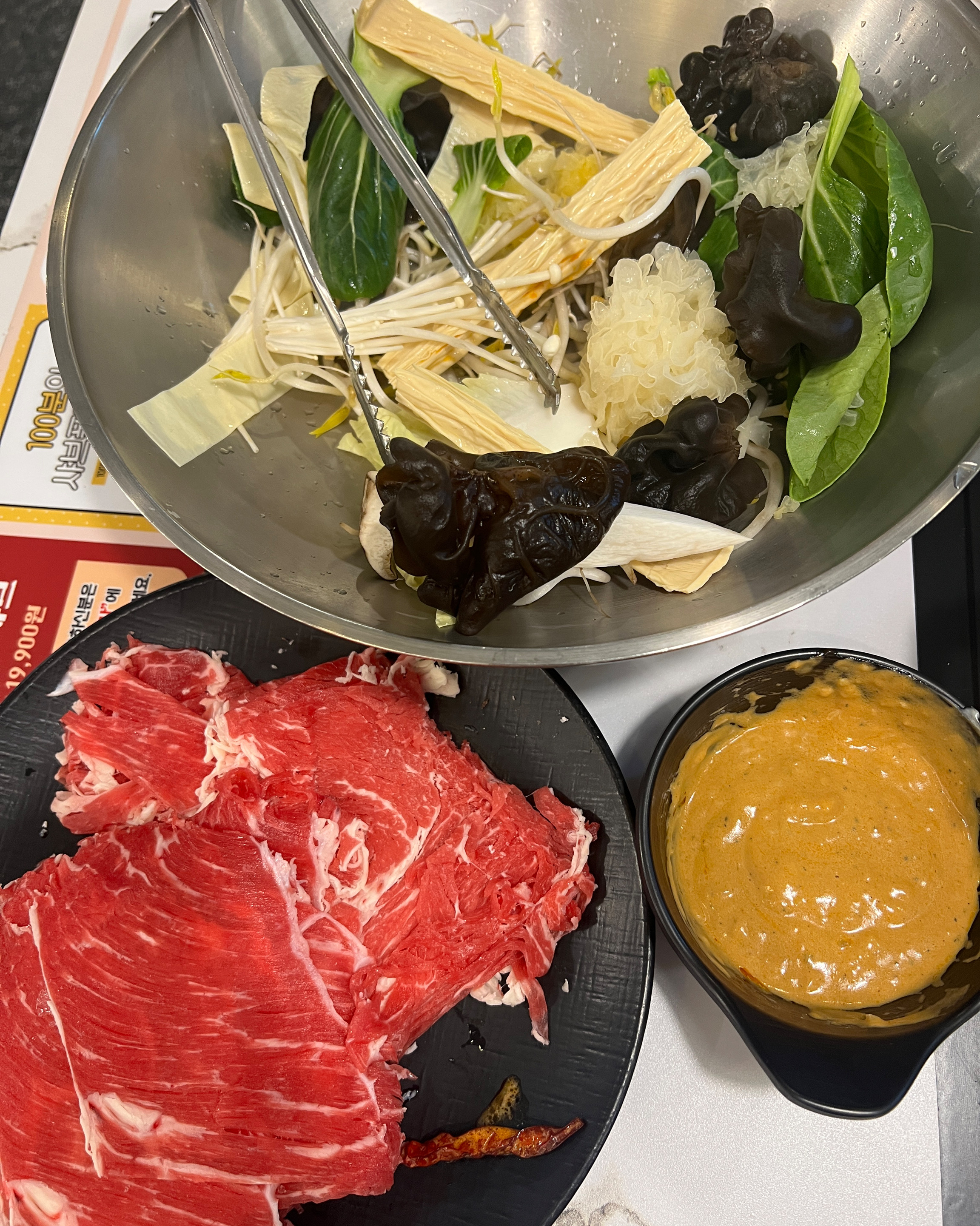 이번엔 마늘육수가 아닌 마라육수!! 여기서는 처음 먹어보는 마라육수인데용 살짝 매콤하지만 