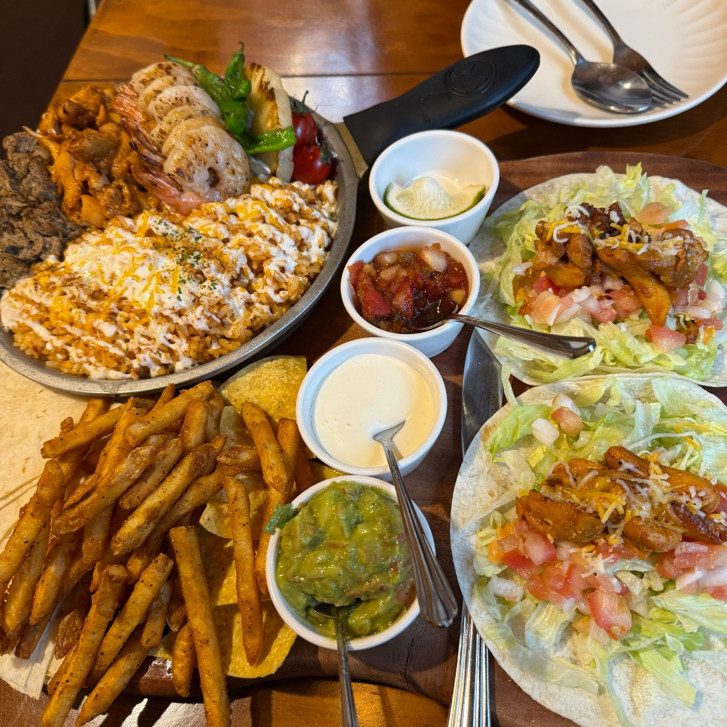지인추천으로 처음온 타코집인데 야채도 신선하고 새우가 맛있게 구워져있었어요! 타코 맛집 추