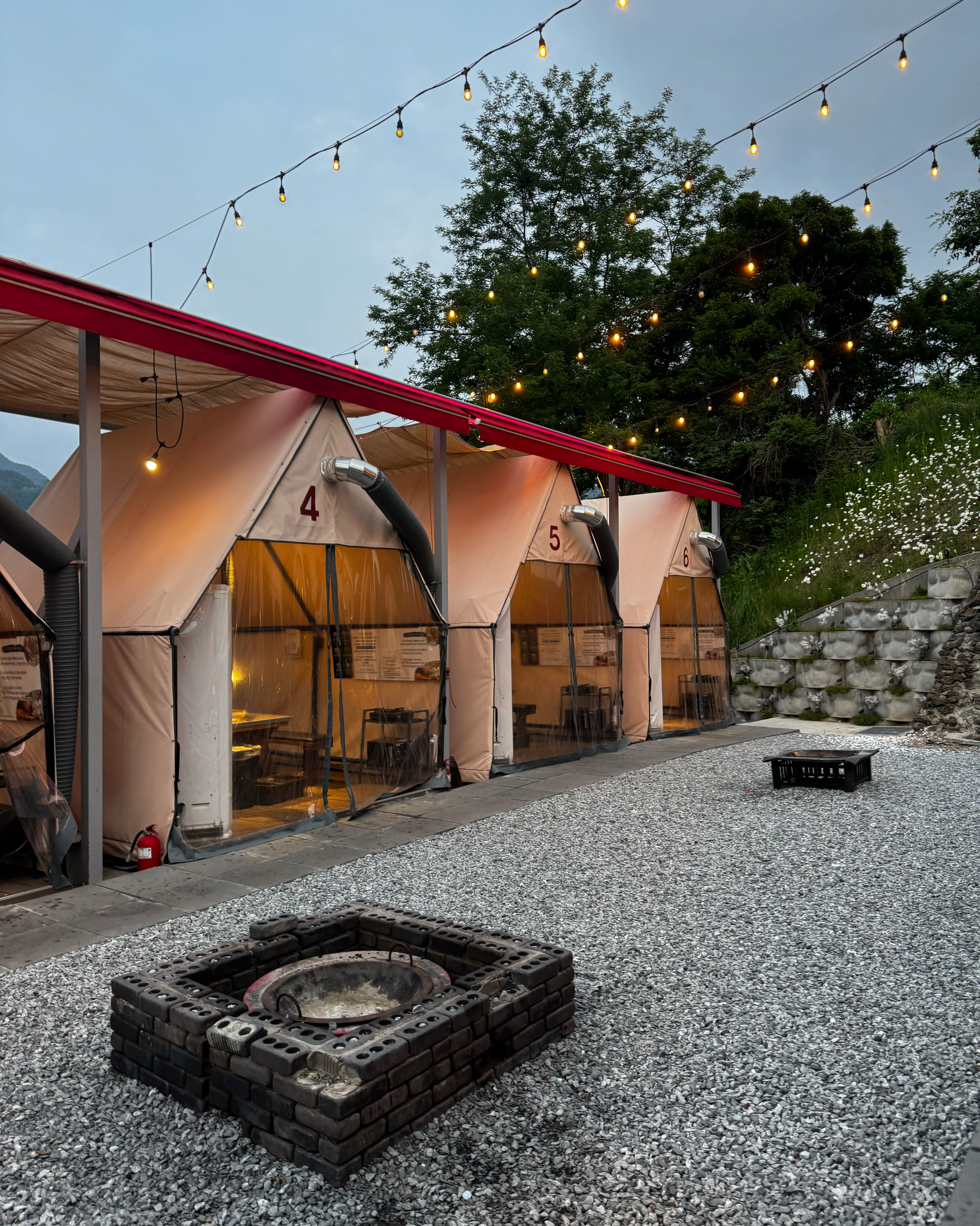 아기와 같이 방문했는데 직원분들도 너무 친절하시고 아이 놀이터에 아기 의자까지 다 준비되어