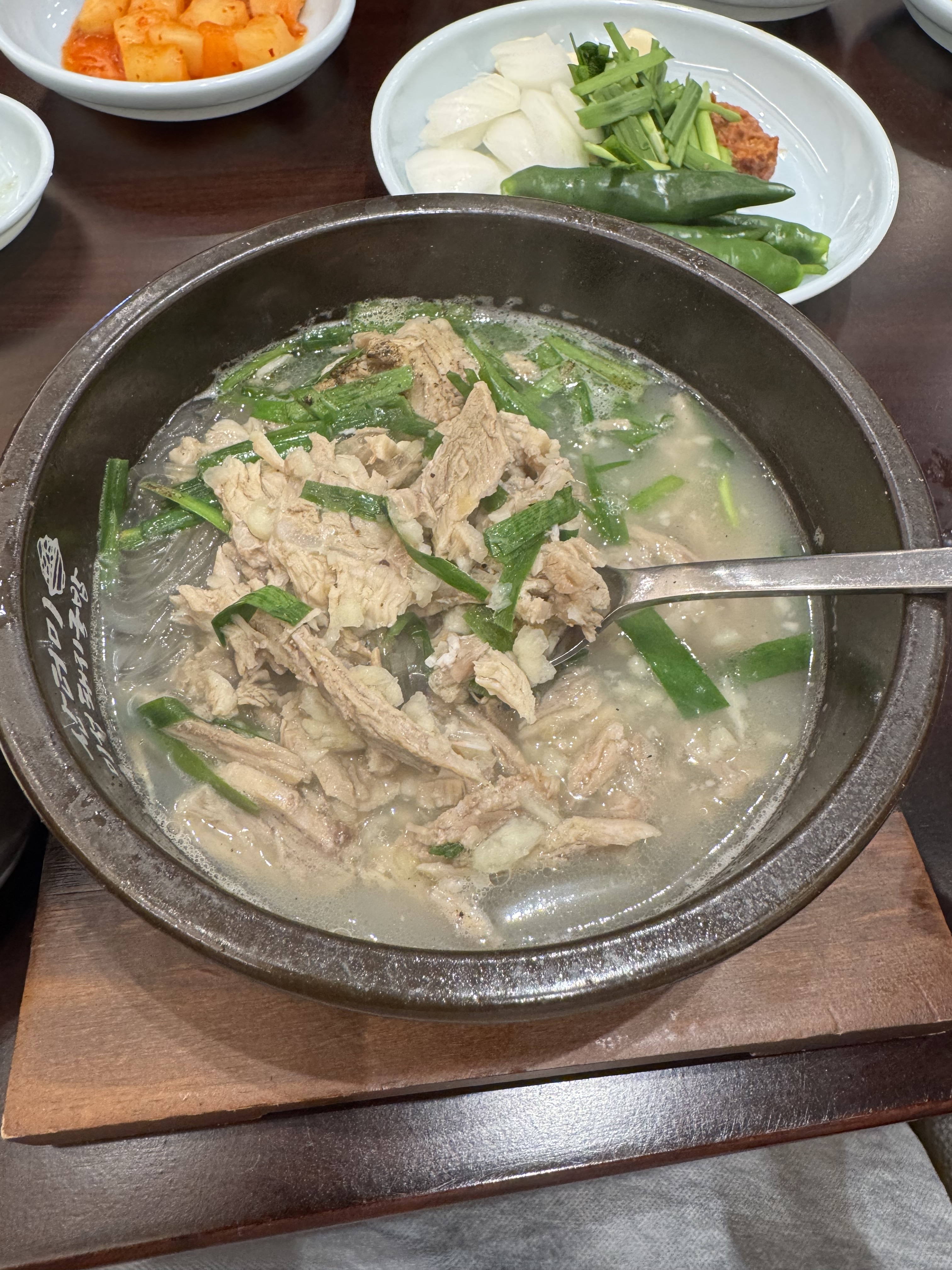 새로 생겨서 와봤는데, 양도 많고 맛있어서 다음에 또 올 것 같아요~ - 대구 맛집 산더미 미성돼지국밥 경대점