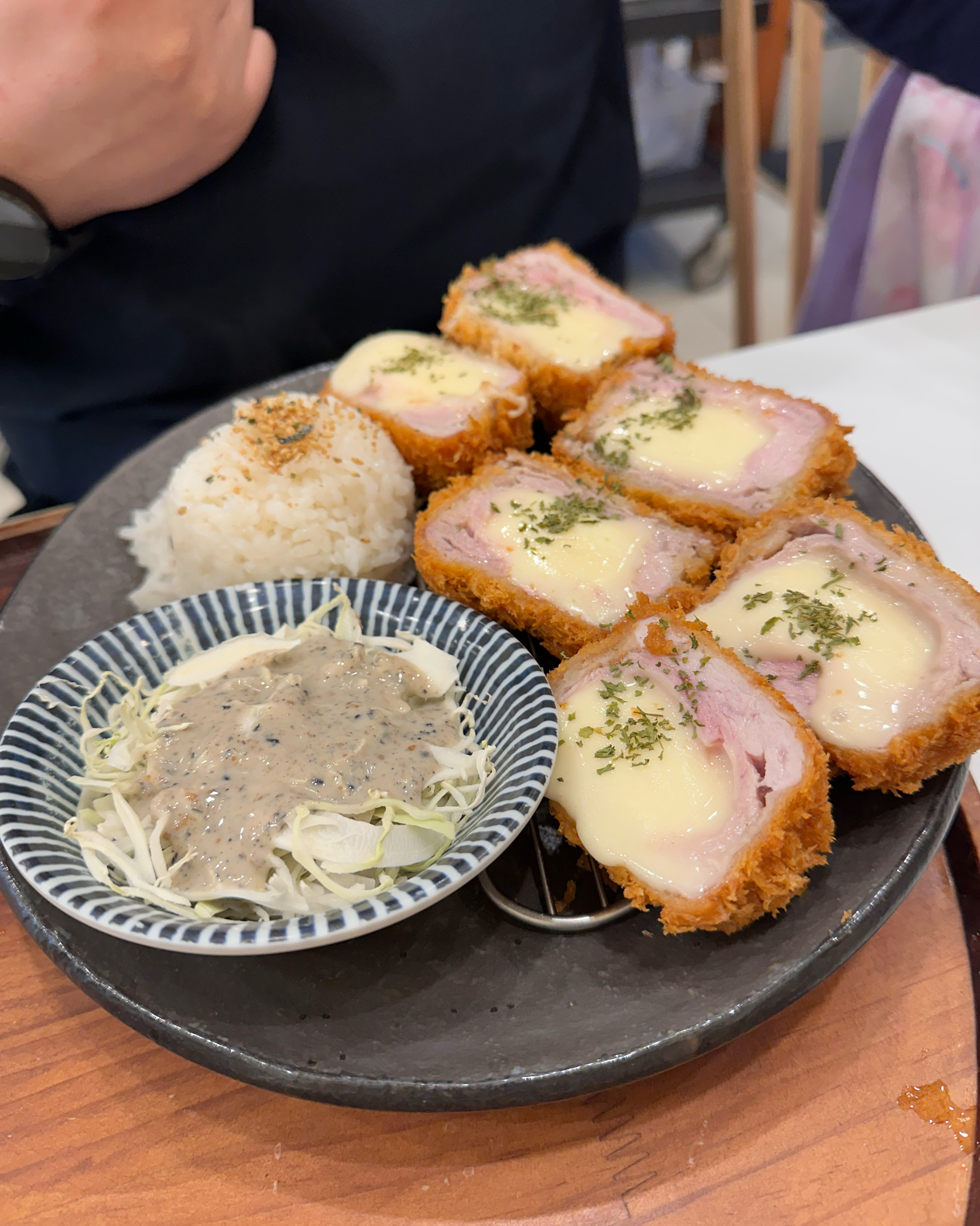 항상 자주 애용하는곳입니당💕 여전히 맛잇고 친절하세요!>< !! 치즈돈까스 정말 맛집입니당