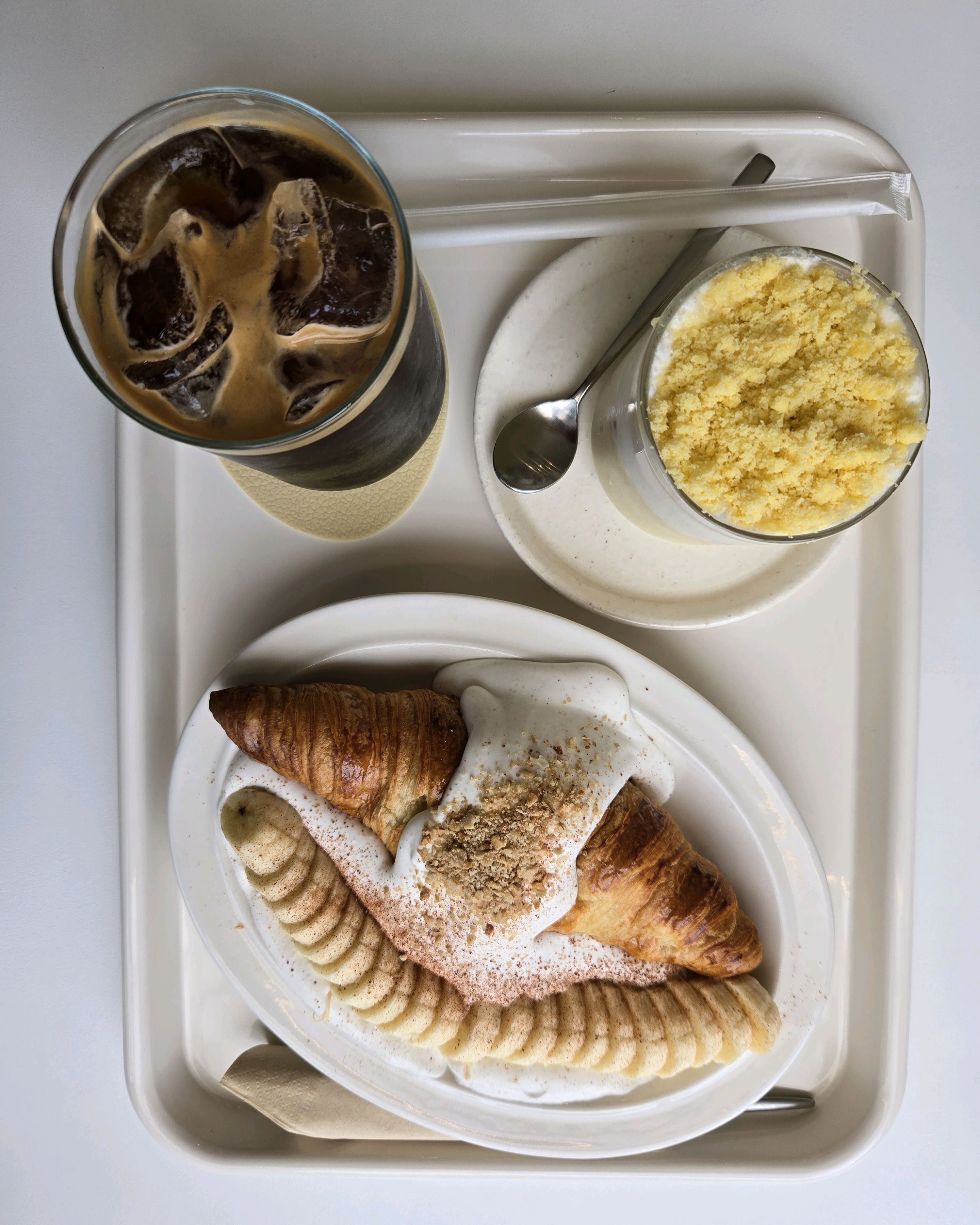 고구마케이크라떼가 맛있어요. 바닐라빈 크루아상도 맛있네요. 좌석과 분위기가 편하네요. 또