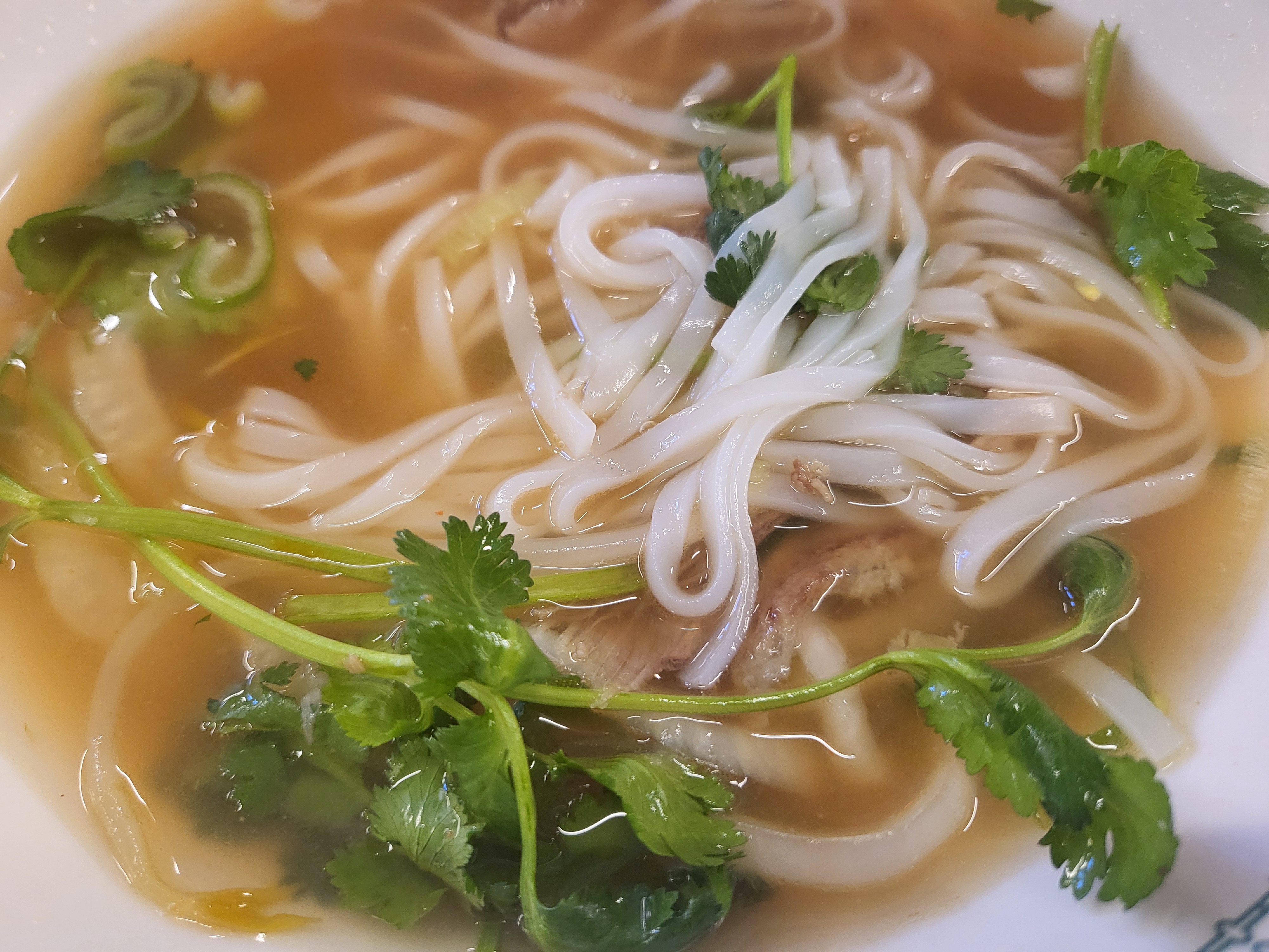 일단 가본 베트남쌀국수집 중 손에 꼽을정도로 국물이 진하고 맛있어요. - 강남맛집 꾸아 강남역CGV점