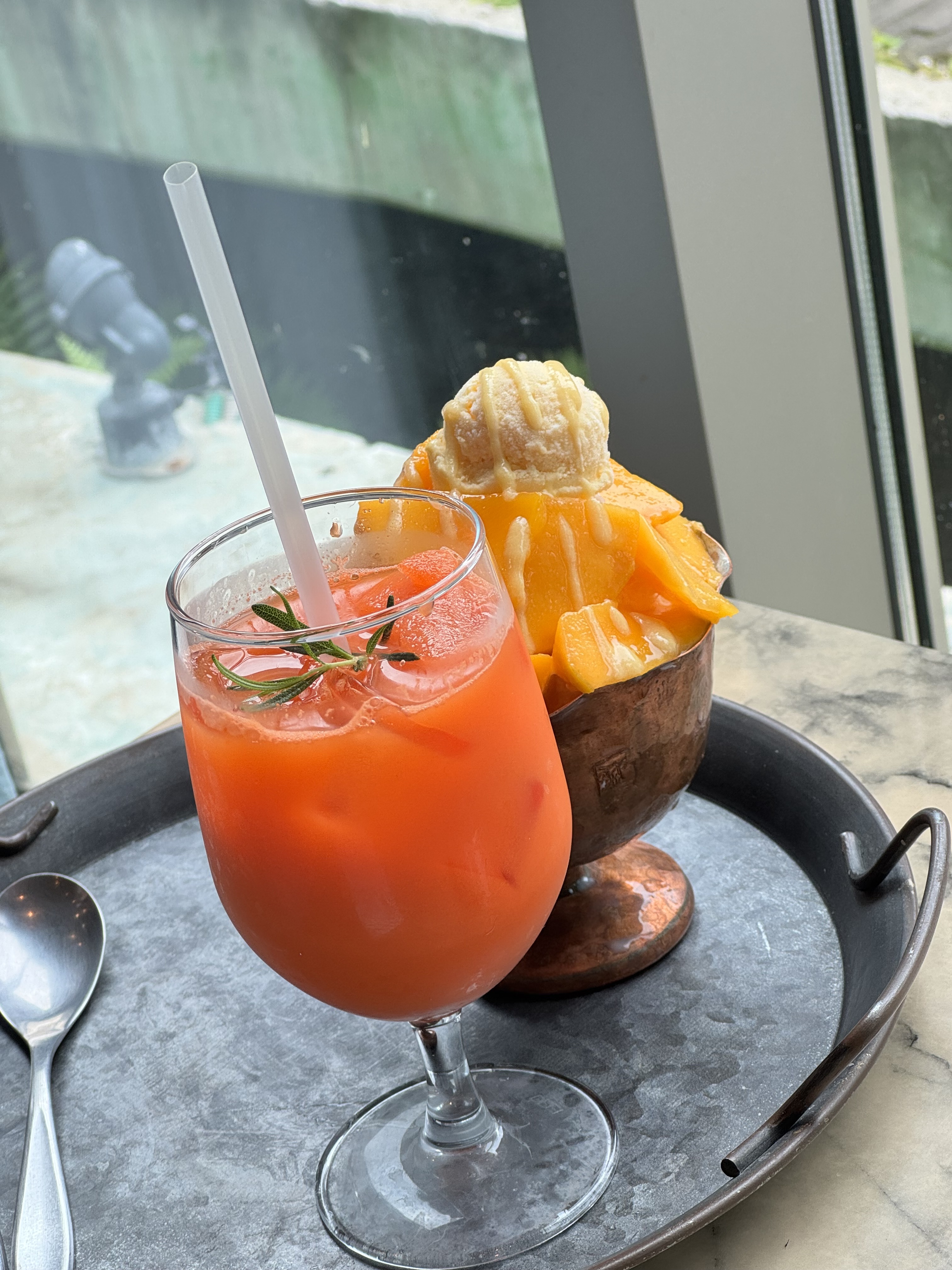 애플망고빙수 먹으러 왔어요~ 망고가 상태도 좋고 진짜 맛있어요 - 제주 맛집 먹쿠슬낭카페