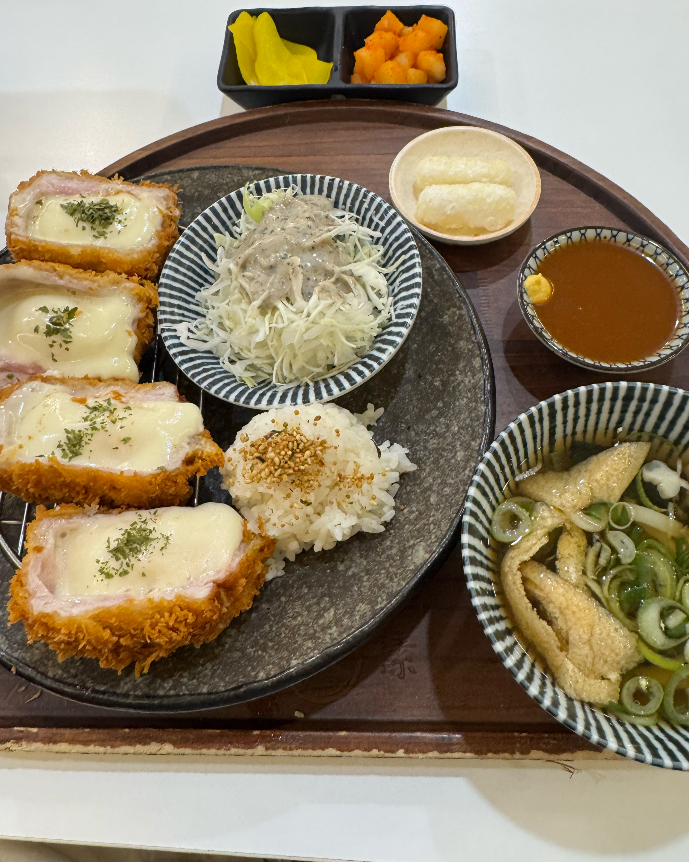 재방문했는데 돈가스 너무 맛있고 치즈 양도 많아서 좋았어요 - 용현동 맛집 백소정 인하대후문점