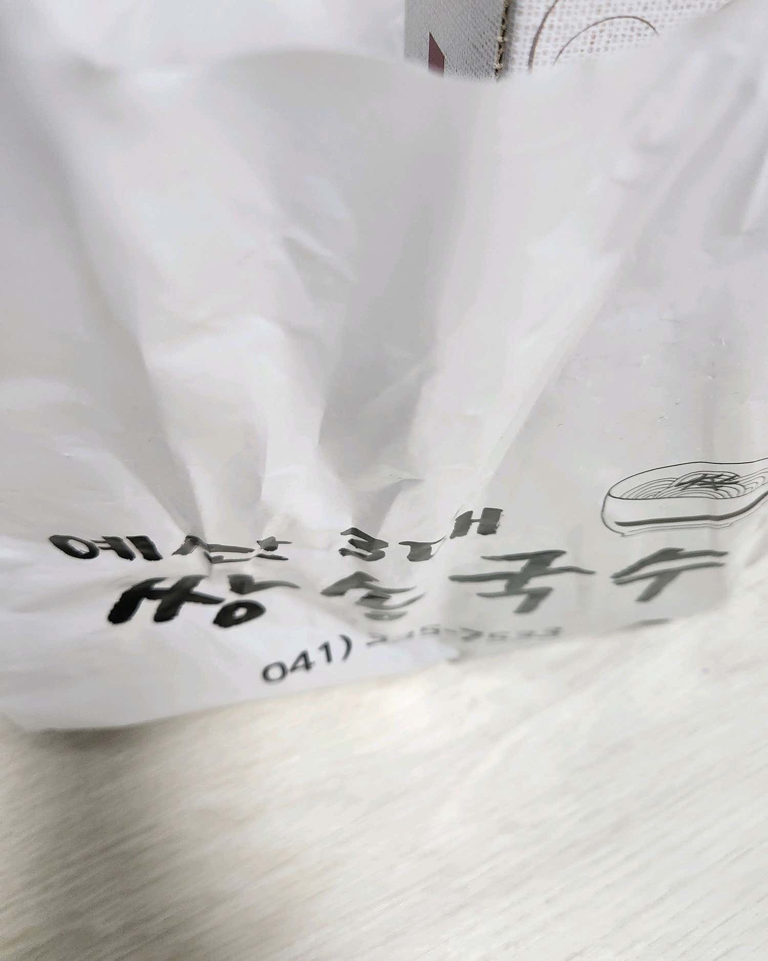 고운 빛깔의 면발