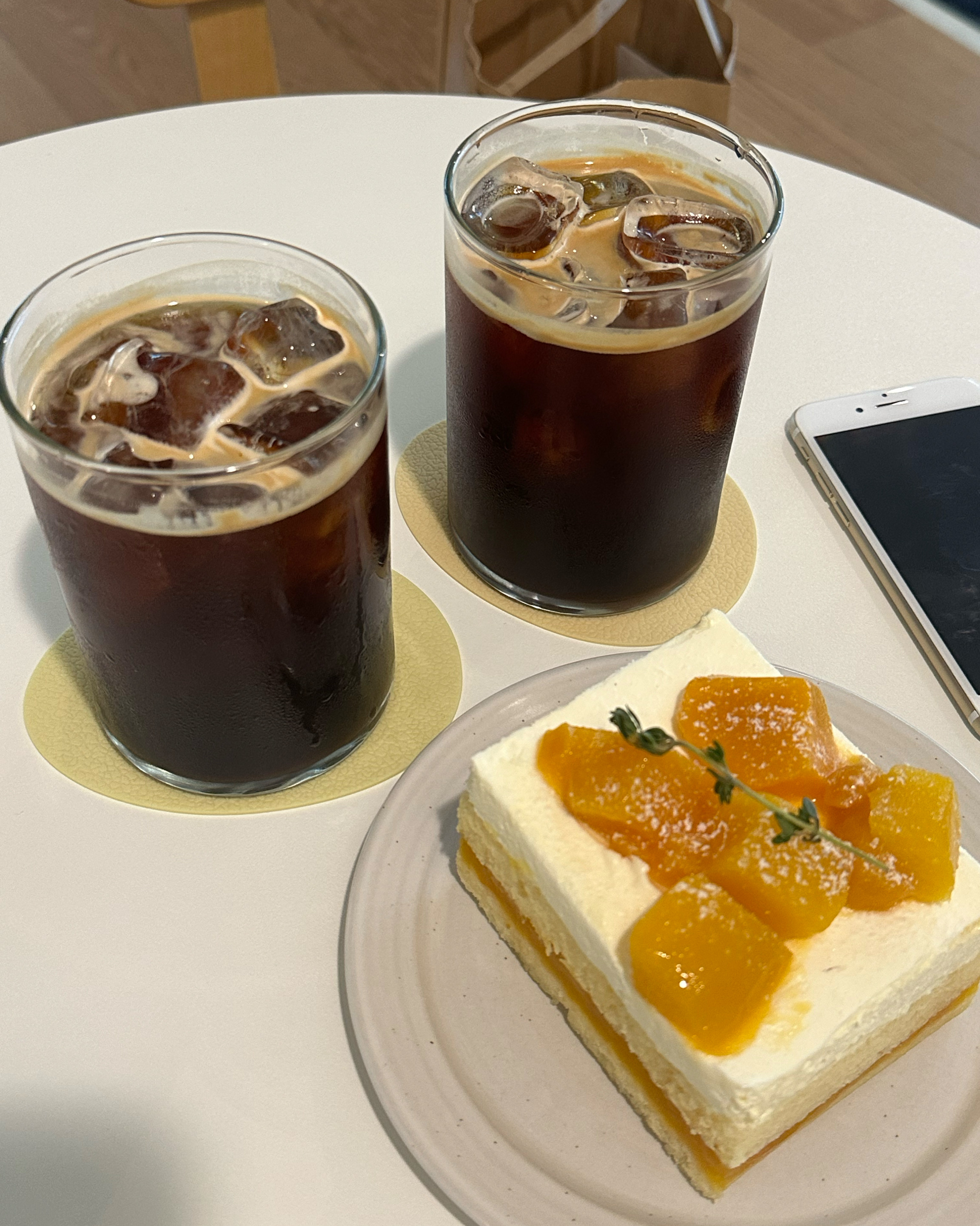 커피두 마싯구 분위기도 좋아요 ! 그리고 중앙로역에ㅜ있어서 접근성이 좋아용 담에 대전오면