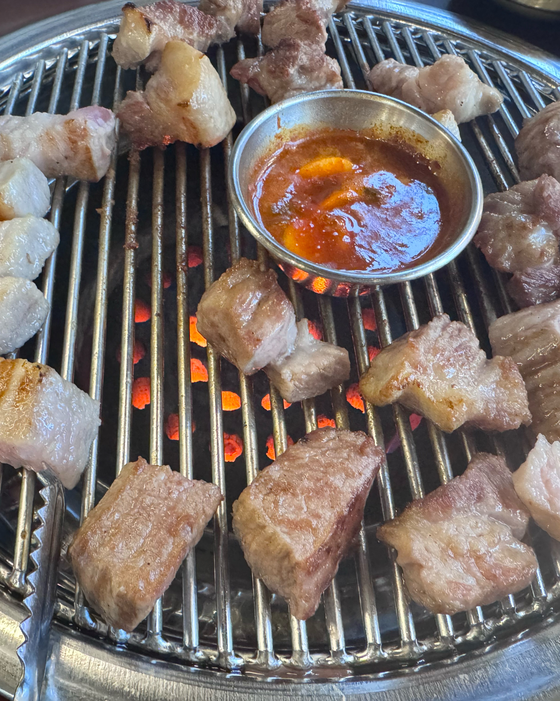 주변에서 맛있다고해서 여자친구랑 가봤는데 나쁘지 않았습니다 ㅎㅎ 초벌돼서 나오니까 먹기도