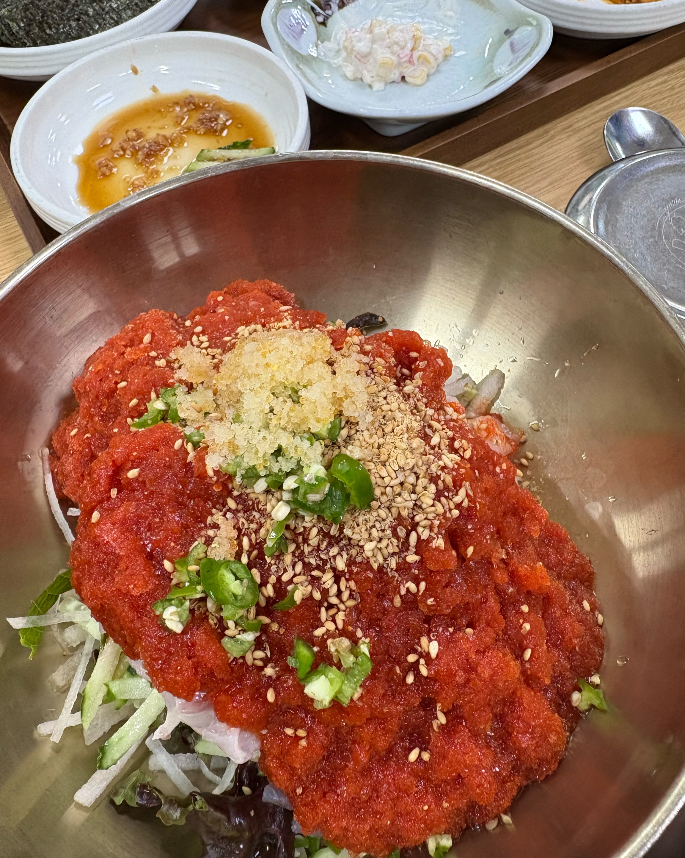 반찬도 다 맛있고 리필도 잘해주시고 친절하시고 음식이 정말 맛있습니다 - 대구 맛집 회신물회