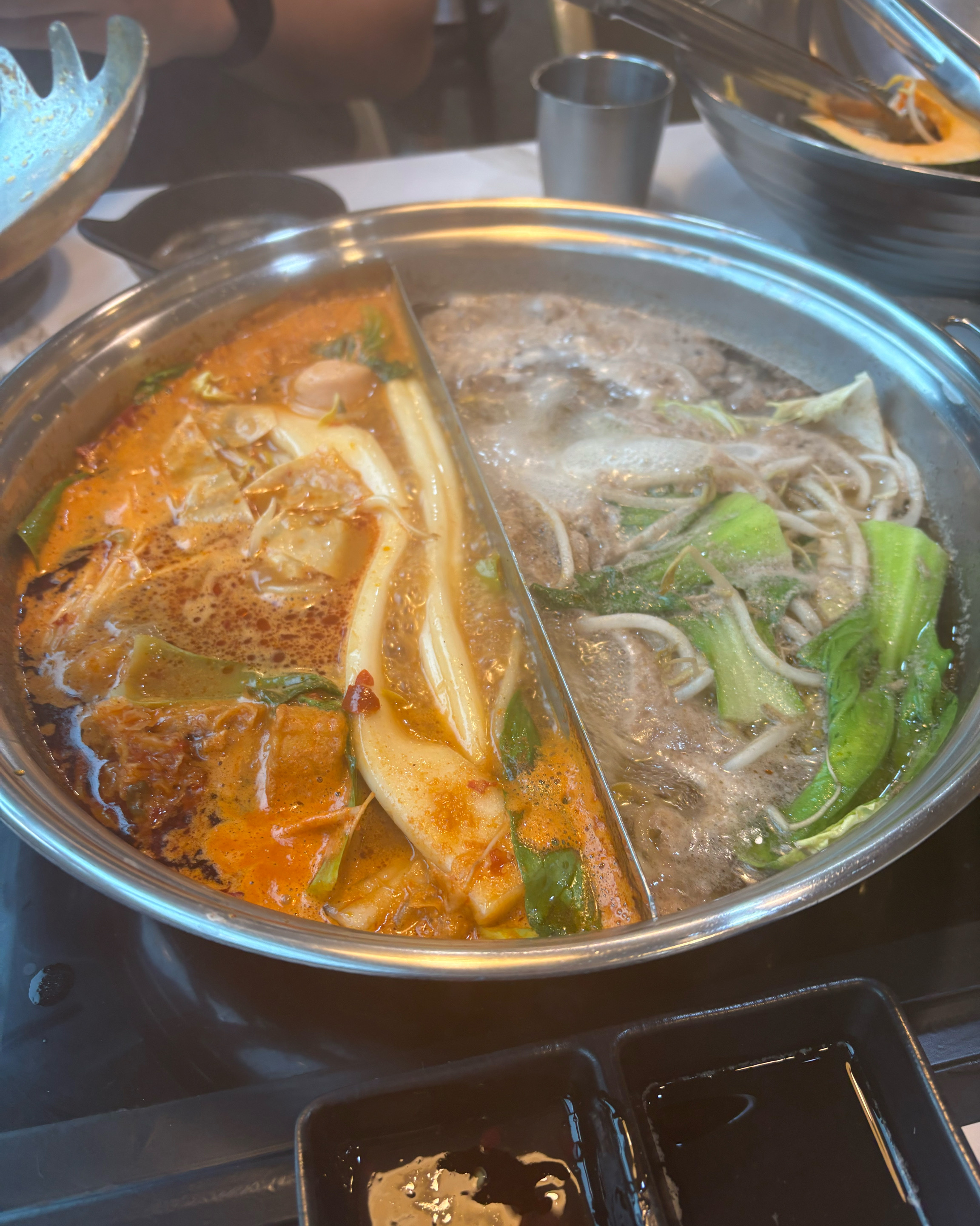 신선하구 재료도 많아서 맛있게 먹고 가요♡ 아이스크림까지 있어서 좋은 것 같아요!! - 대전 맛집 퐁당 둔산점