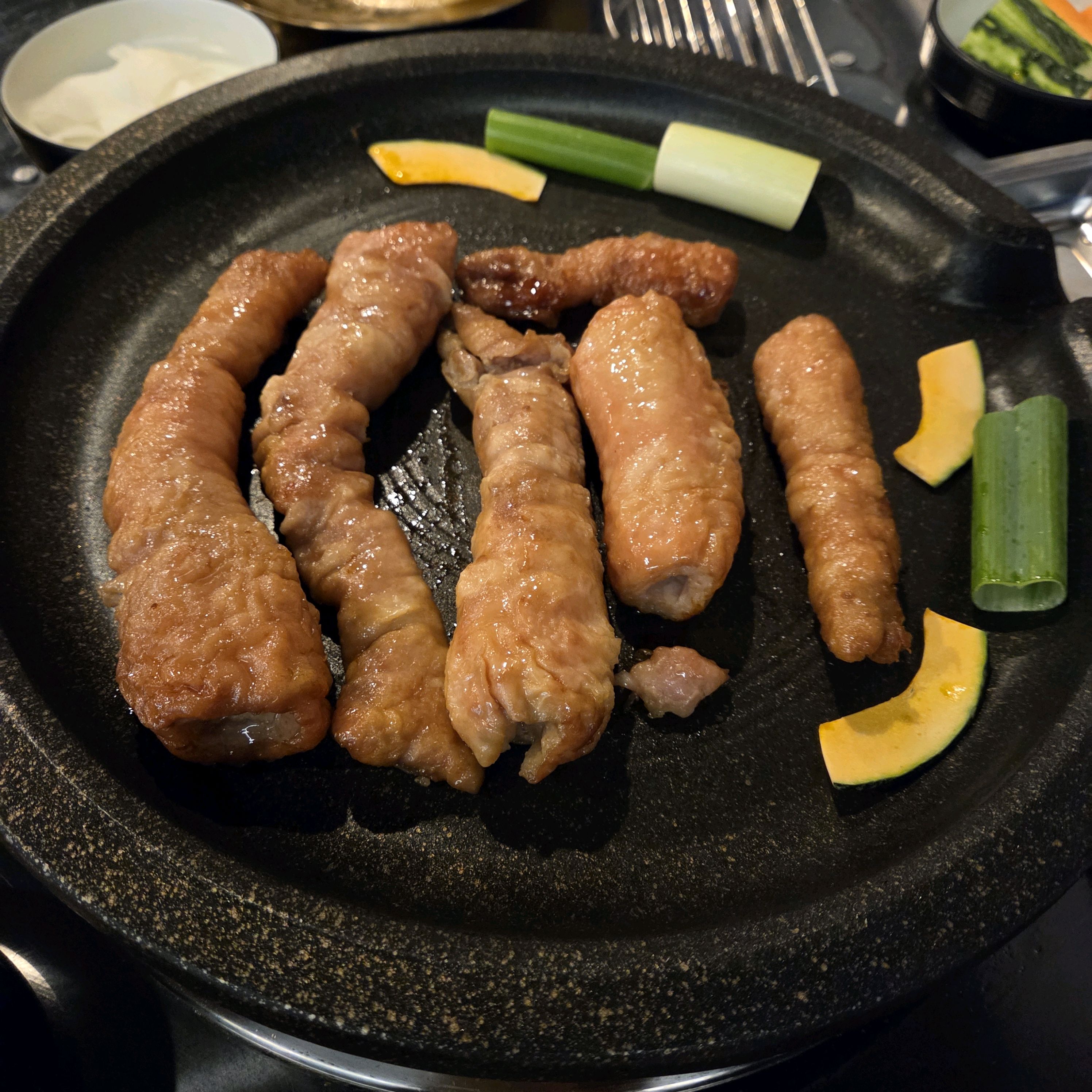 타지점에서 먹어보고 맛있어서 3지구점 왔는데 3지구점이 더 맛있는거같아요! 고기 뷰드럽고