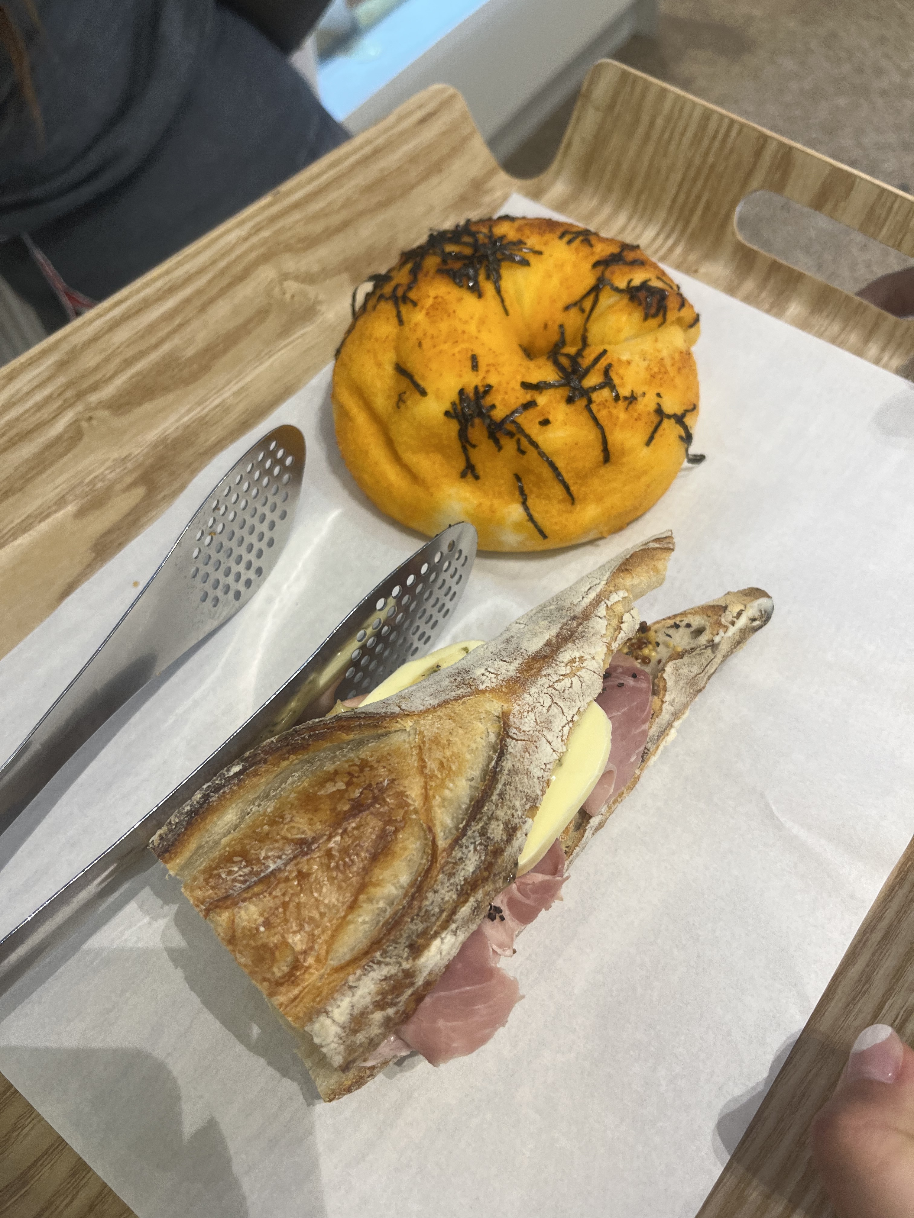 빵종류도 꽤 있고 퀄리티가 다 너무 좋아보였어여 ㅜㅜ 다음에 다른거 더 먹어보려구여 ㅎㅎ - 대구 맛집 버터베이크