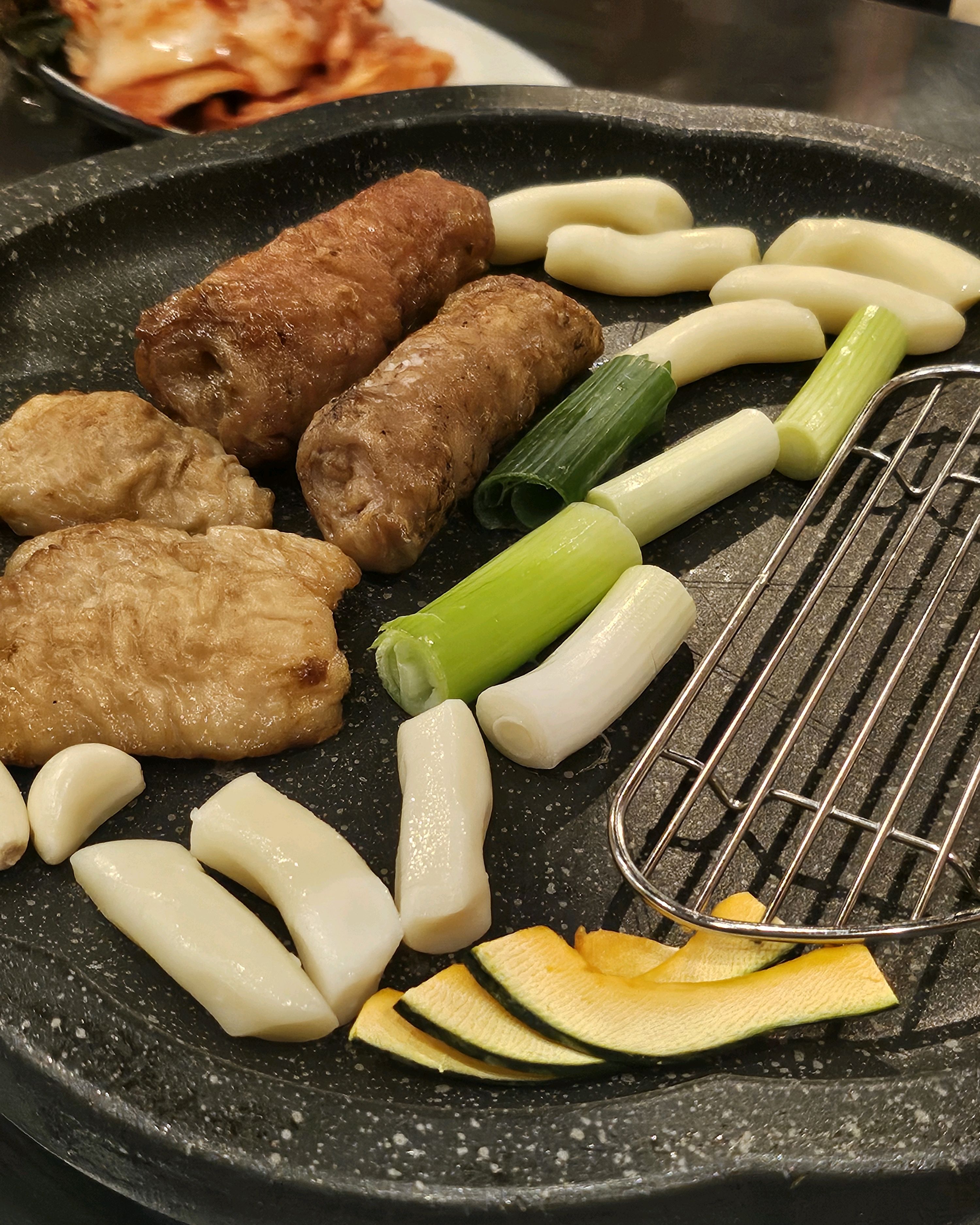 연막창  생겨서  바로먹으러 왓어요  직원들 친절하시고  셀프바에 야채들도 가득하고   좋