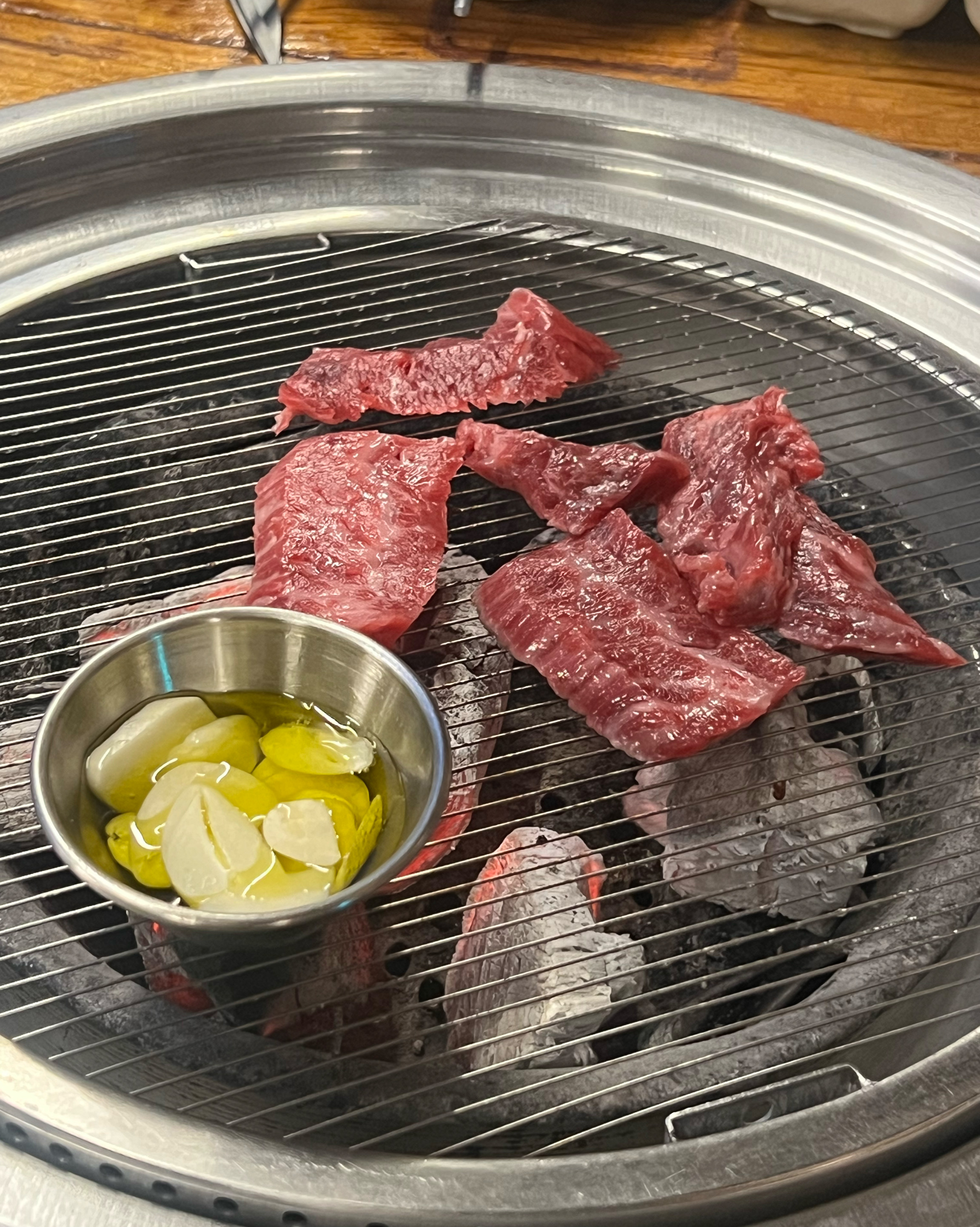 300일 기념으로 저녁먹으러왔는데 고기 진짜 부들부들하고 맛있어요 !! 게장도 같이 나왔는