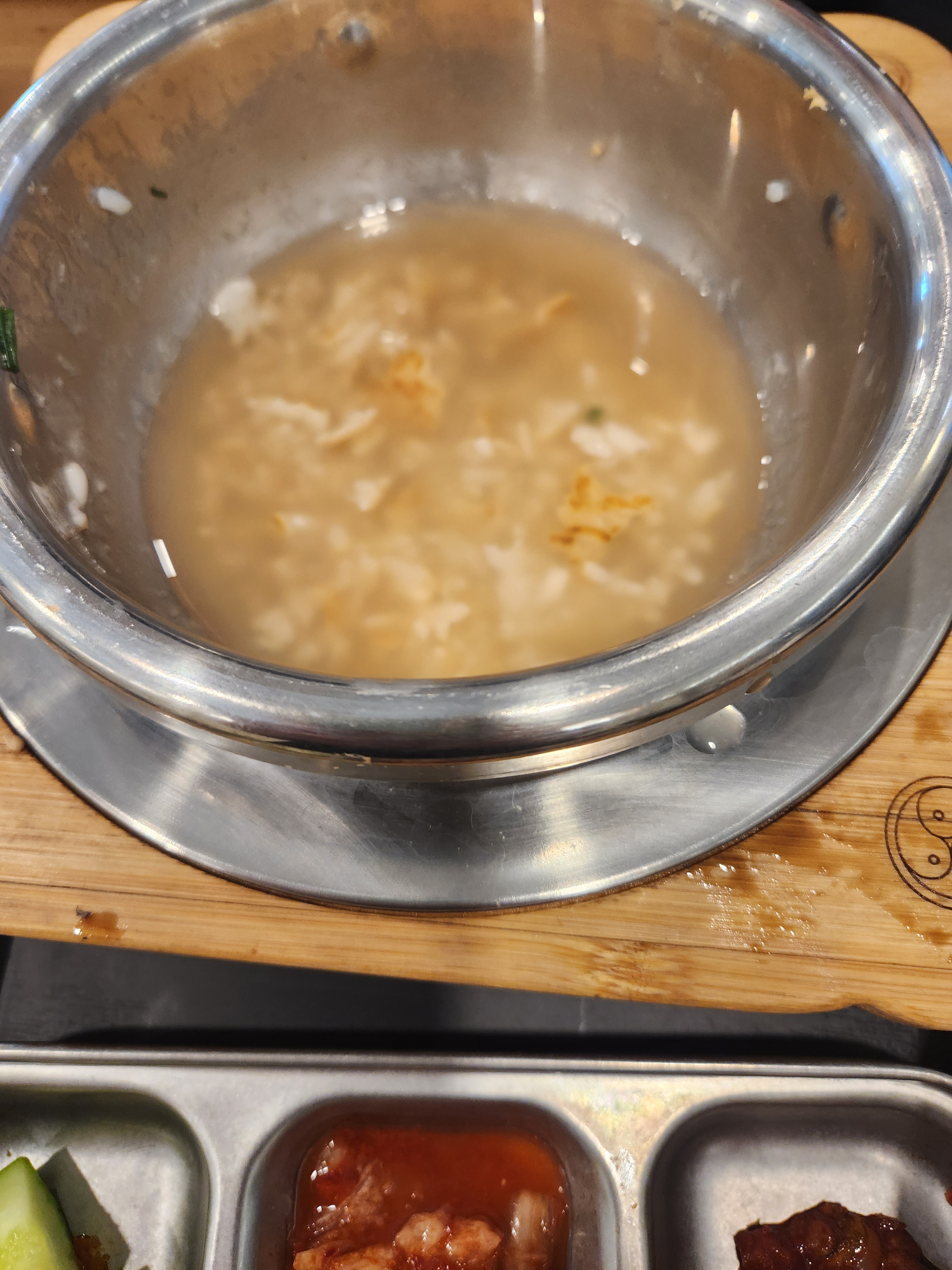 연어솥밥은. 달달하니 맛있는데.  낚지는 질기고. - 종로 맛집 솥내음 종로인사동점