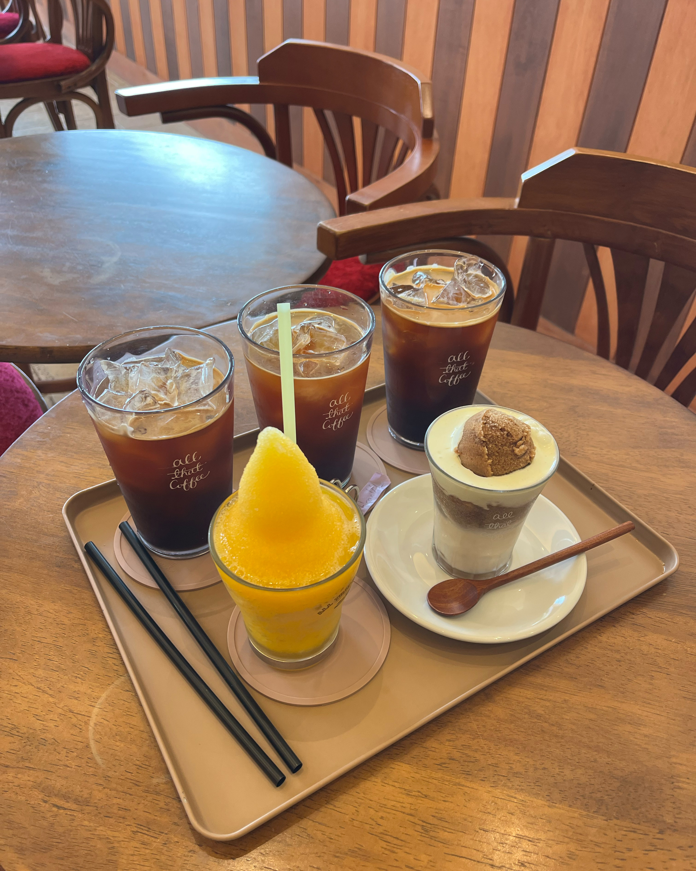맛도 좋고 분위기도 좋고 직원분 설명도 너무 자세히 감사합니다! - 제주 맛집 올댓커피 제주