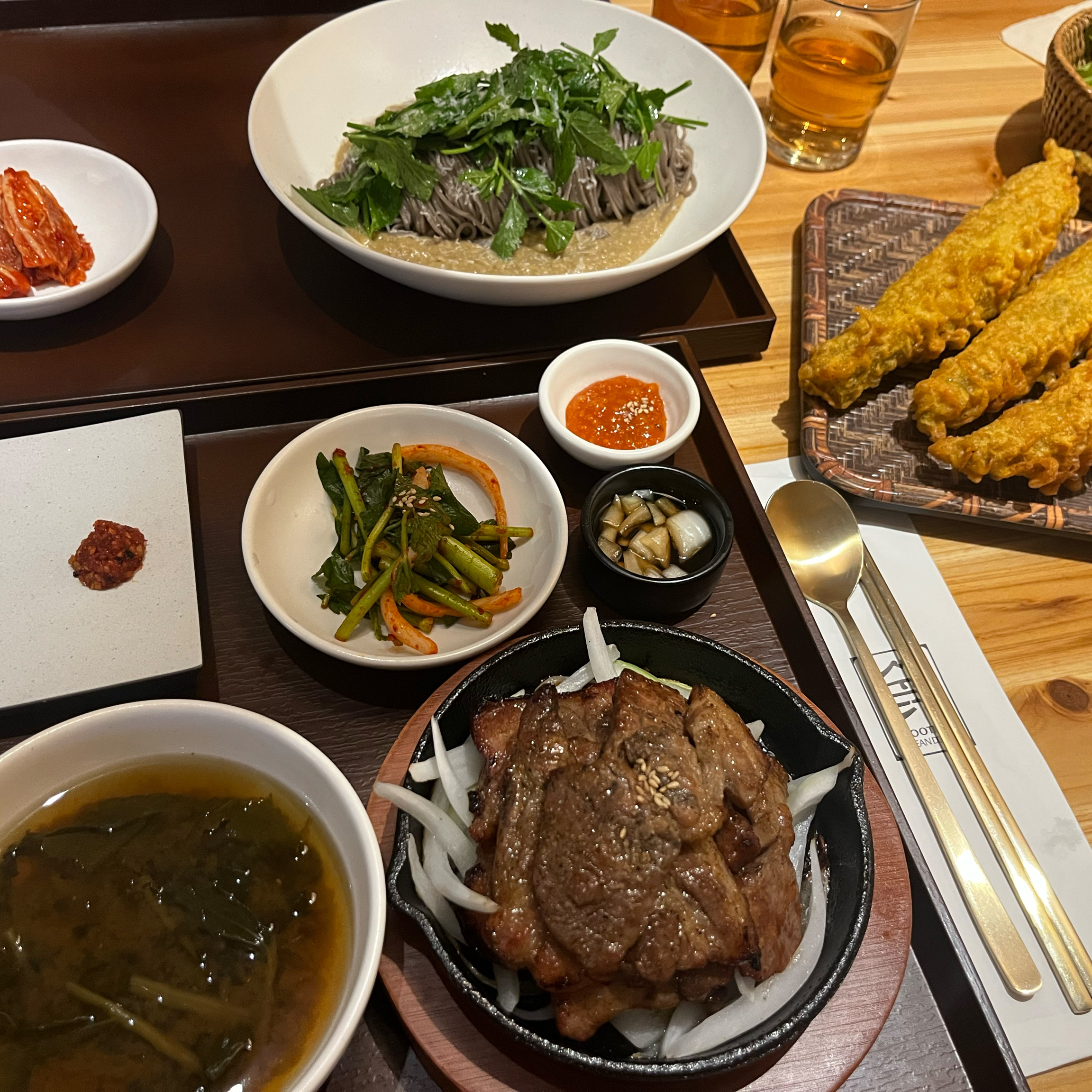 새로 오픈 했다고 해서 와 봤는데 메뉴들이 비싸지도 않고 한식 좋아하는 사람들은 꼭 와보시
