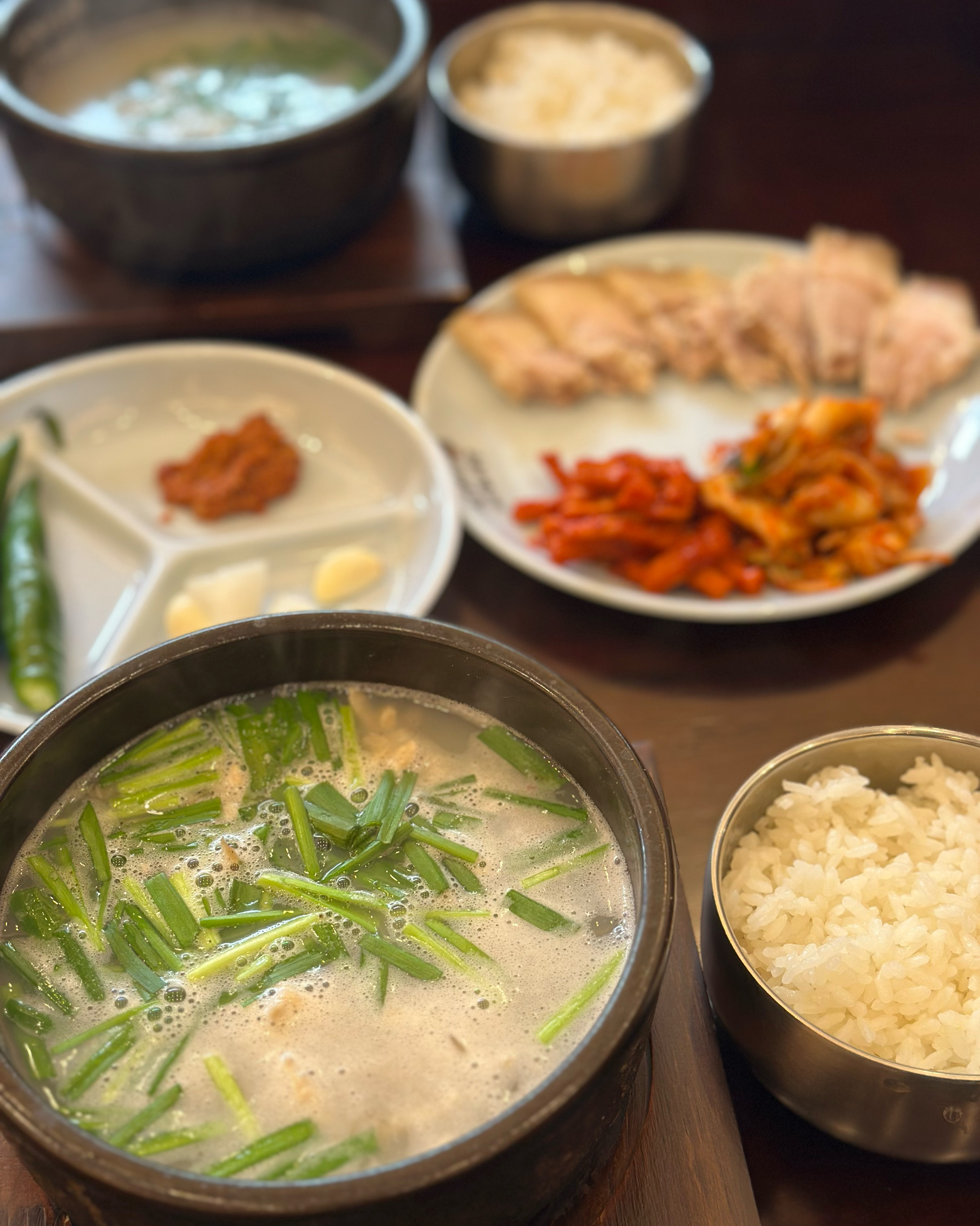 순대와 공기밥 무한리필에 주차공간도 넉넉해서 너무 좋습니다! - 대구 맛집 산더미 미성돼지국밥 경대점