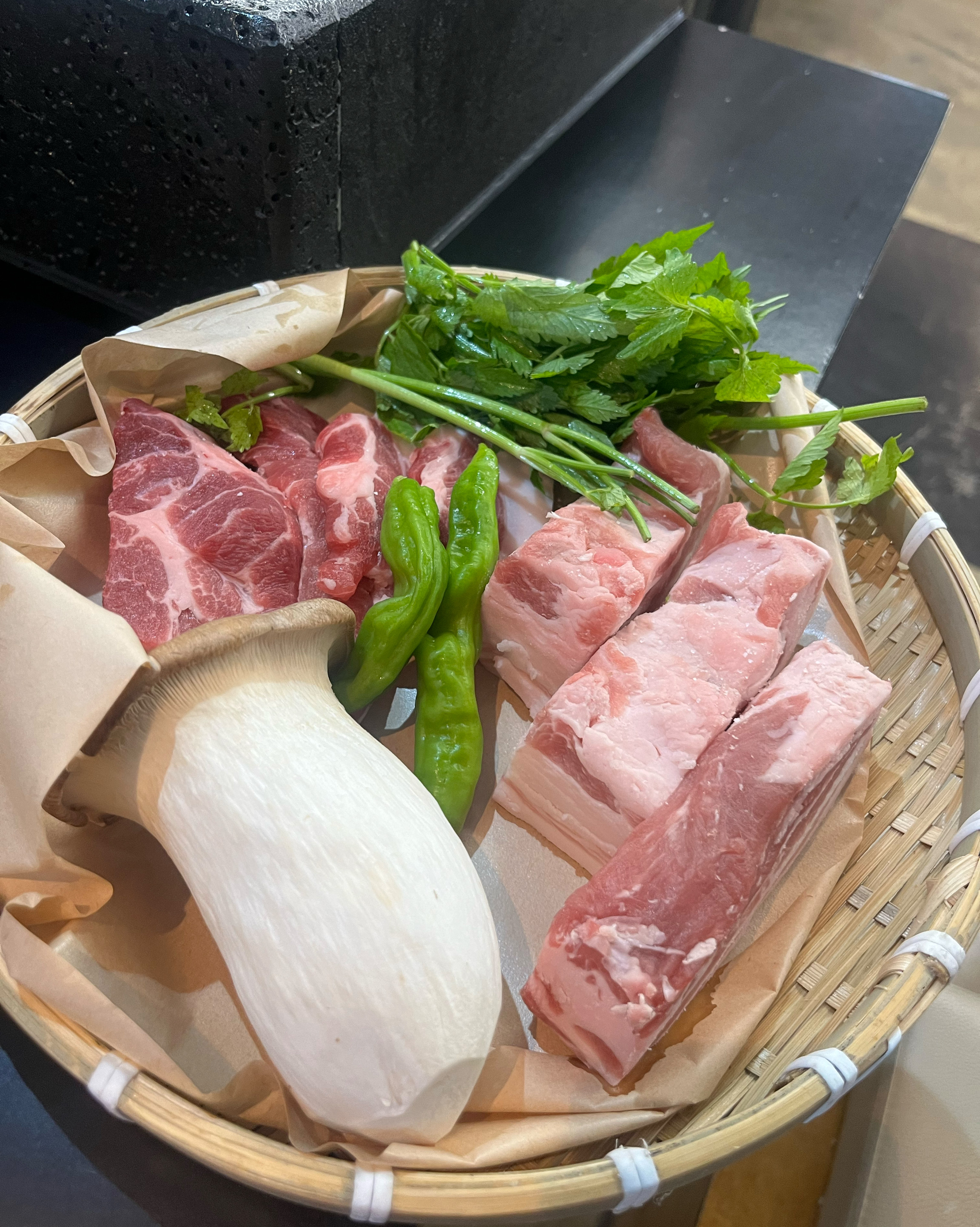 엄마랑 여행와서 흑돼지 먹으러 왓는데 너무너무 맛있어용 :) - 제주 맛집 풍로 제주신화월드점