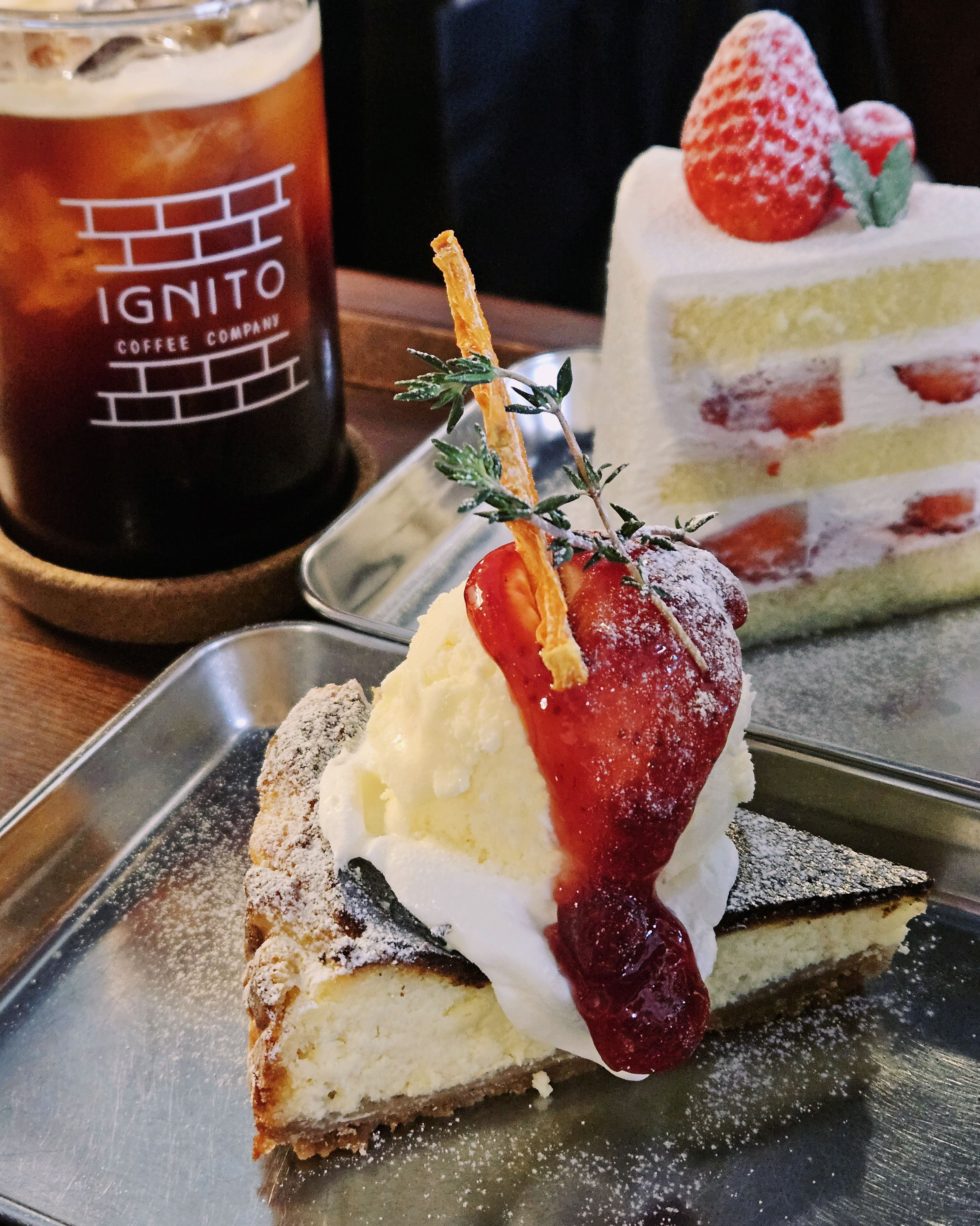 딸기케이크🍓🍰🍰치즈케이쿠🧀 너무너무너무 맛있어요 치즈케이크 좋아하지않는데.. 좋아져버림 💛