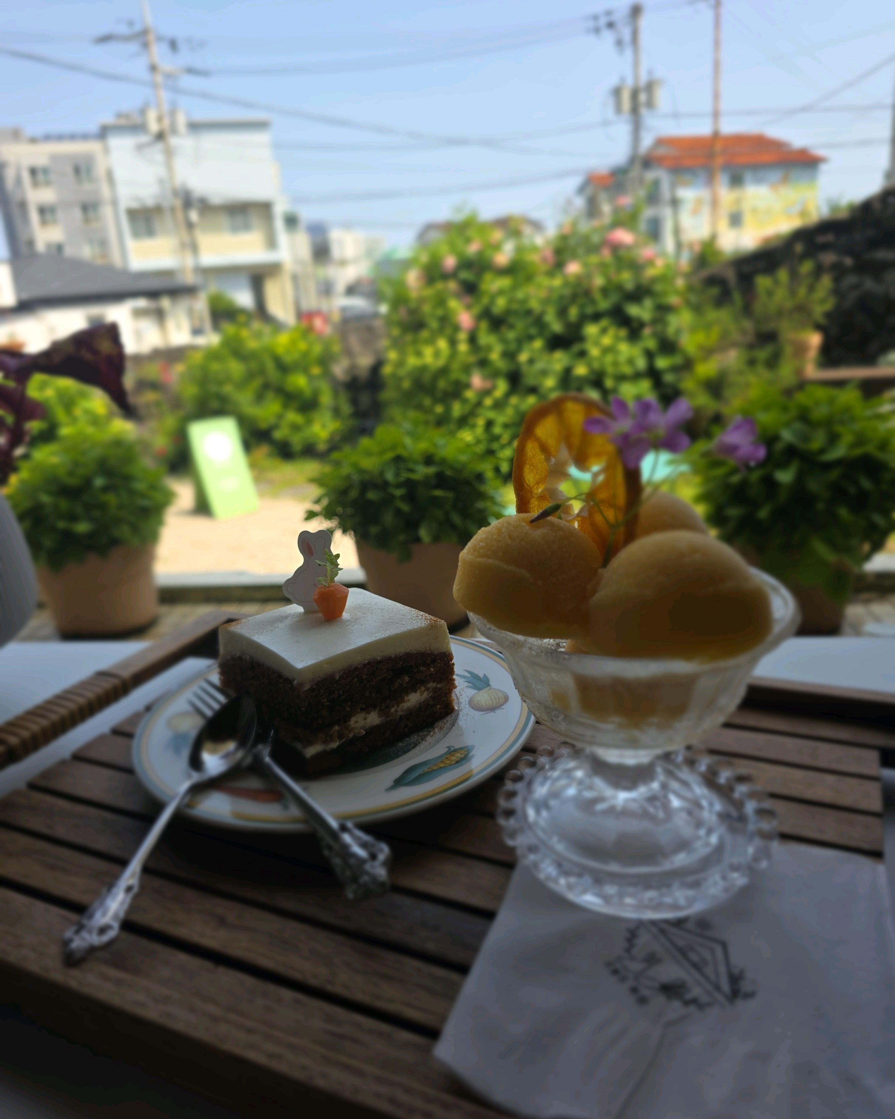 한겨울 당근을 표현한 당근케익 - 제주 맛집 오늘도화창