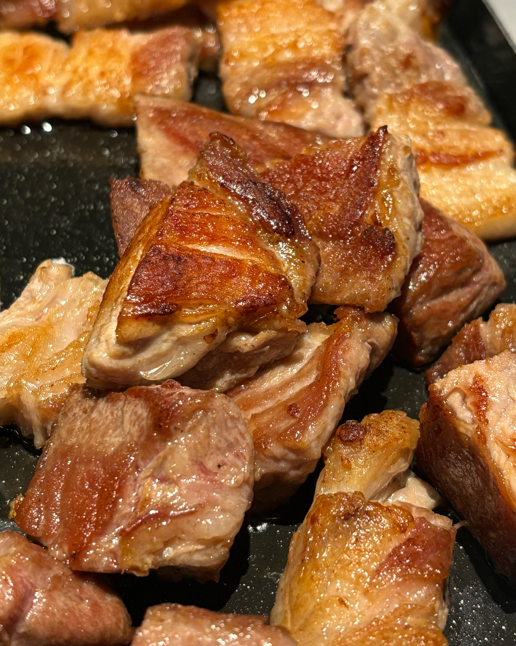 여기 고기 완전 존맛이고 한입 먹으면 진짜 뒤집어져요… 다들 여기서 밥 드시고 좋은 저녁 