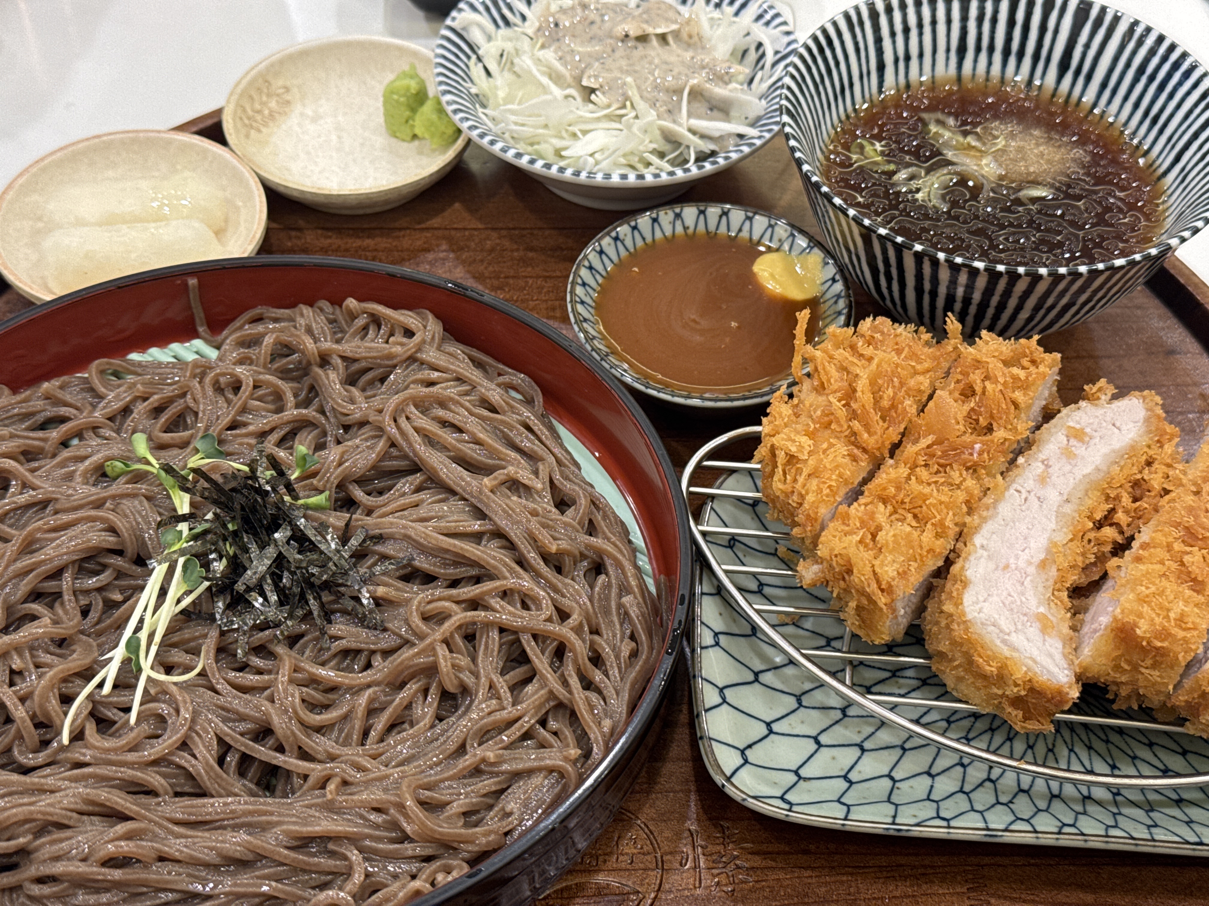 직원분들이 친절하고 지난번 동료와 함께 방문했을 때 마제소바가 너무 맛있었는데 오늘 메뉴도