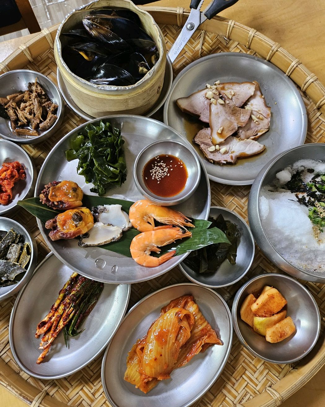 꼭 특으로드세요 전복이 통째로들어잇어요 부모님이 좋아하시고 여자친구랑갔는대도 더욱 만족합니