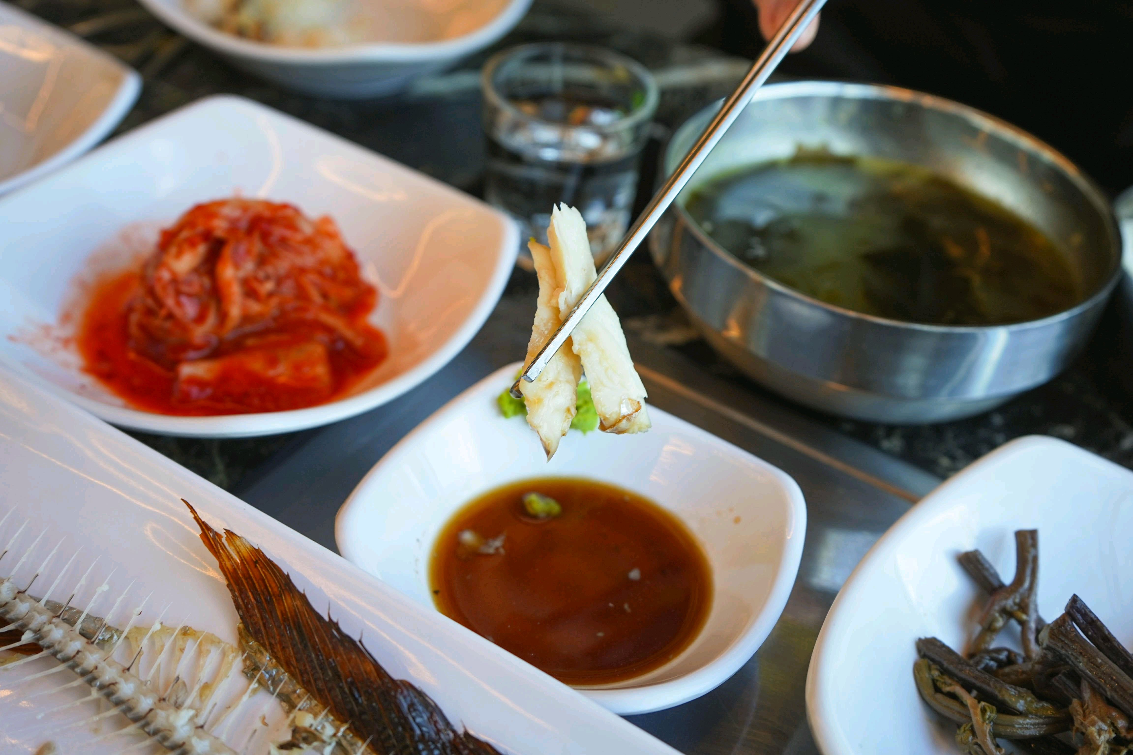 갈치구이가 너무 담백하고 간장에 살짝 찍어 먹어도 짜지 않아서 좋았어요. 자극적이지 않아