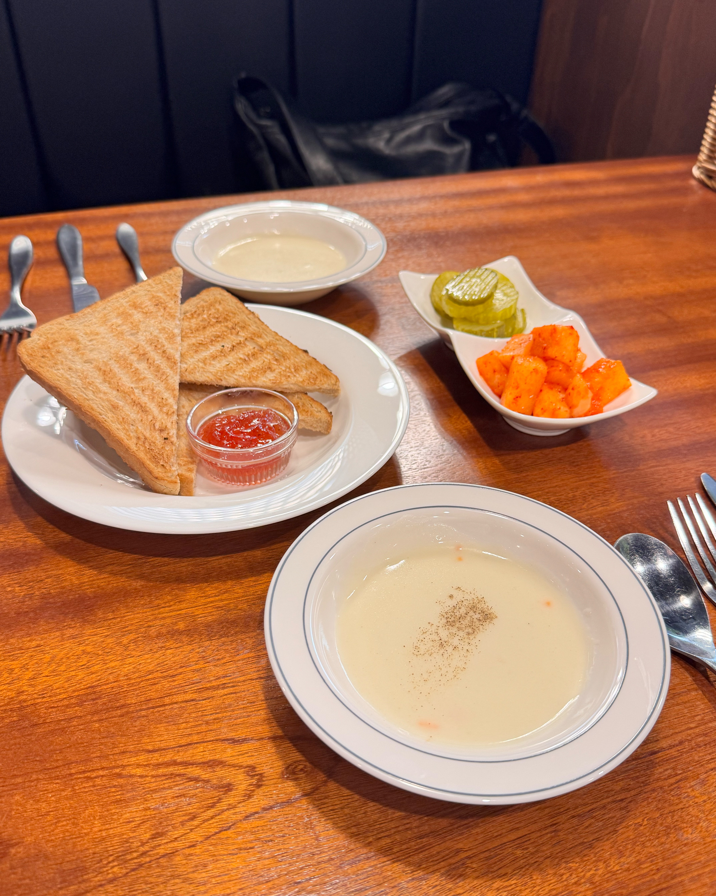 추억이 생각나는 스프와 식빵을 시작으로 - 대전 맛집 한밭경양식 월평본점