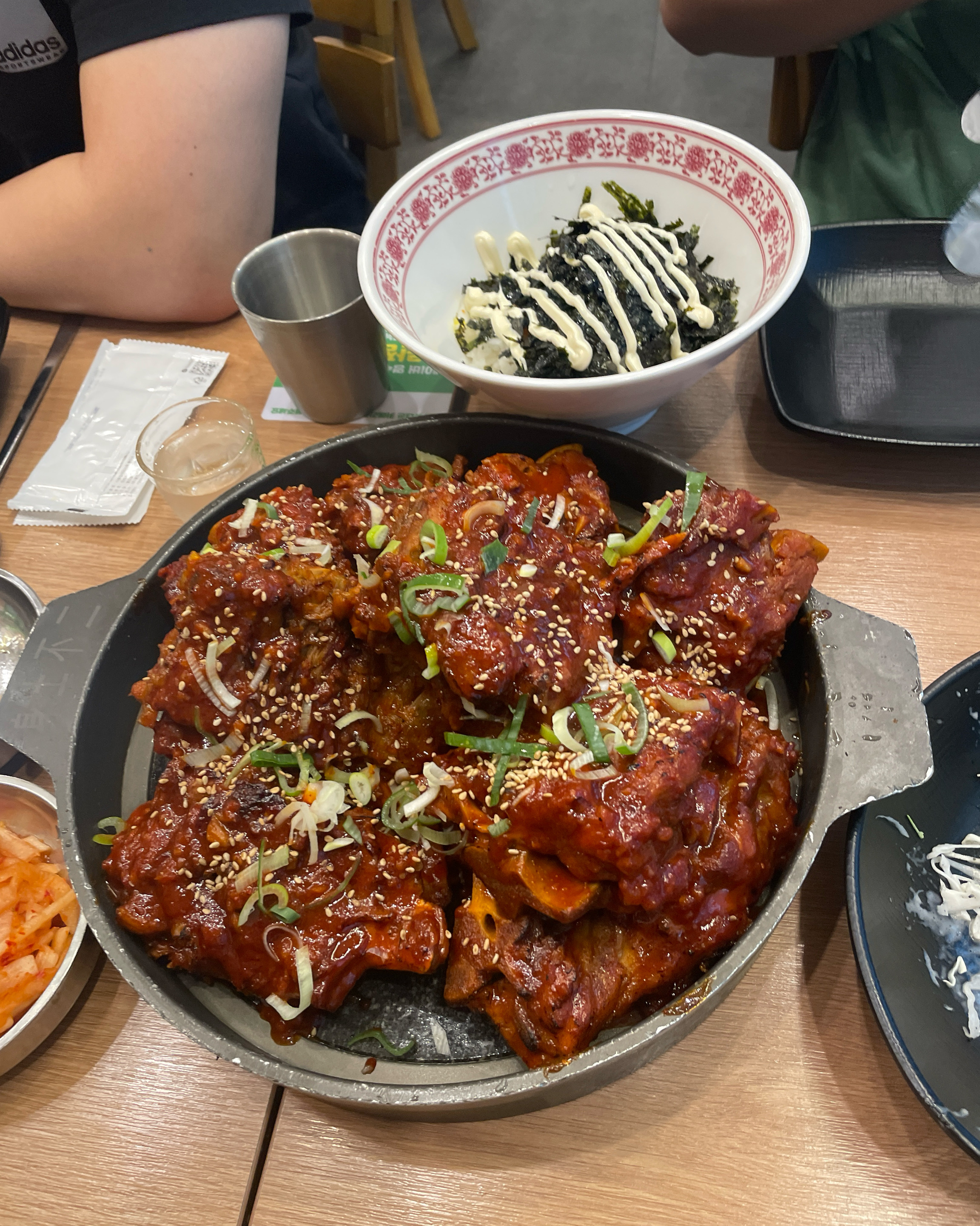 친구들이랑 한잔하기 좋아요. 깔끔하고 맛 좋습니당 - 대전 맛집 조프로뼈구이 관평점