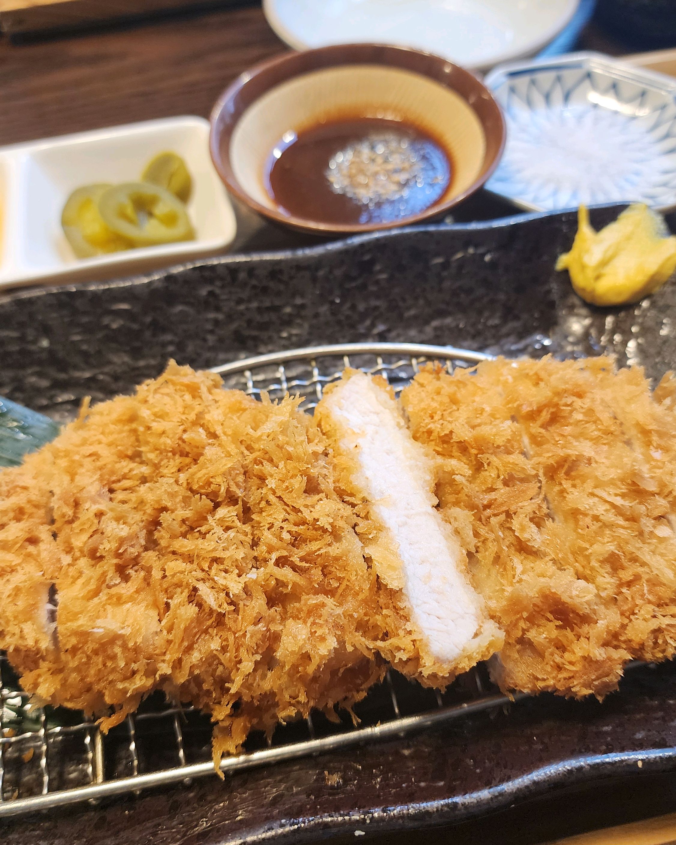양이 많고 튀김이 바삭하고 맛있었습니다. 다음에 다시 방문할것 같습니다. - 대구 맛집 하지메 카츠 대구동성로점