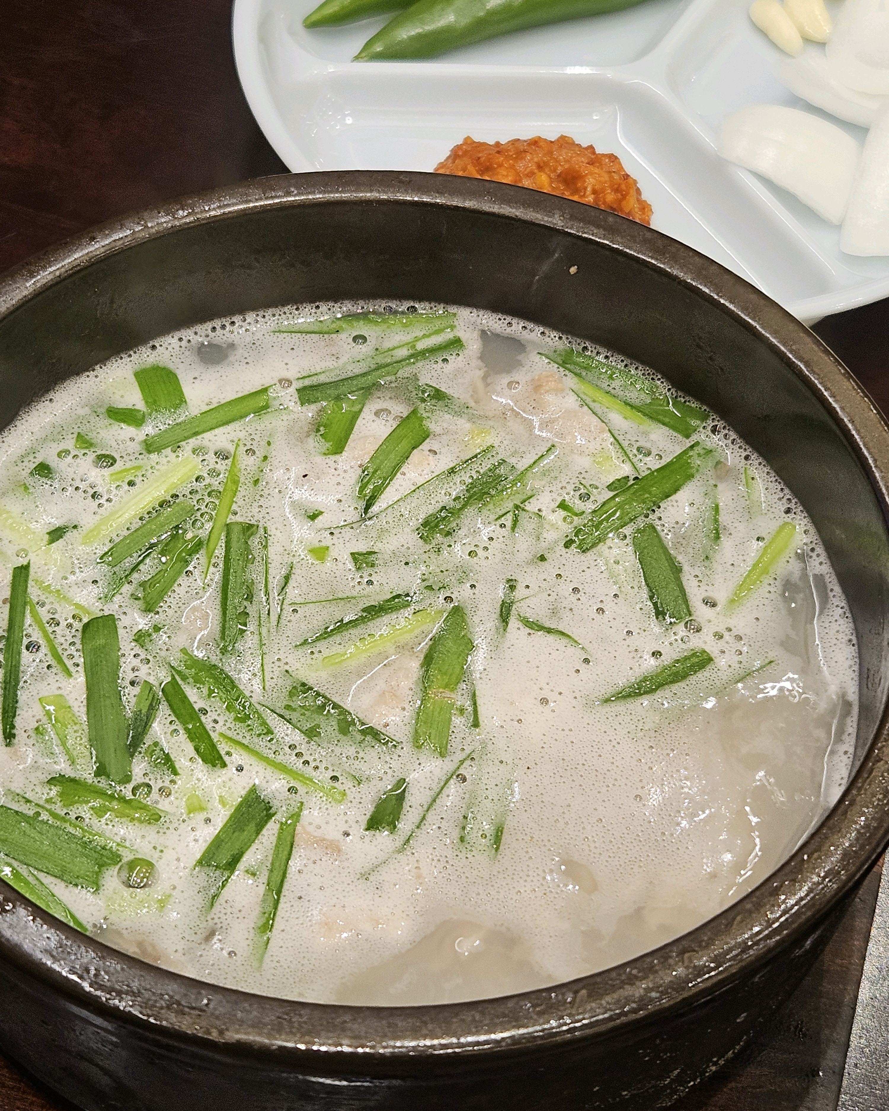 살코기가 부드럽고 맛있어요~~❤️ - 대구 맛집 산더미 미성돼지국밥 경대점