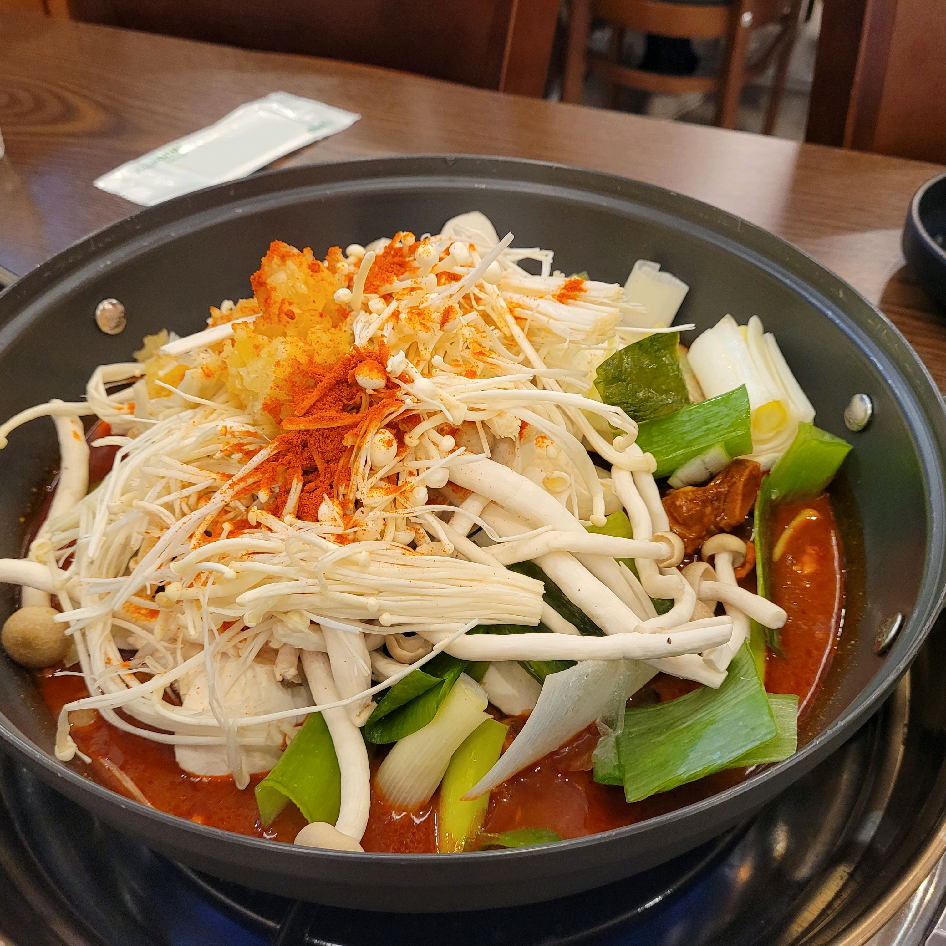 열정적이고 친절해요 - 대전 맛집 앞산큰골집 대전둔산점