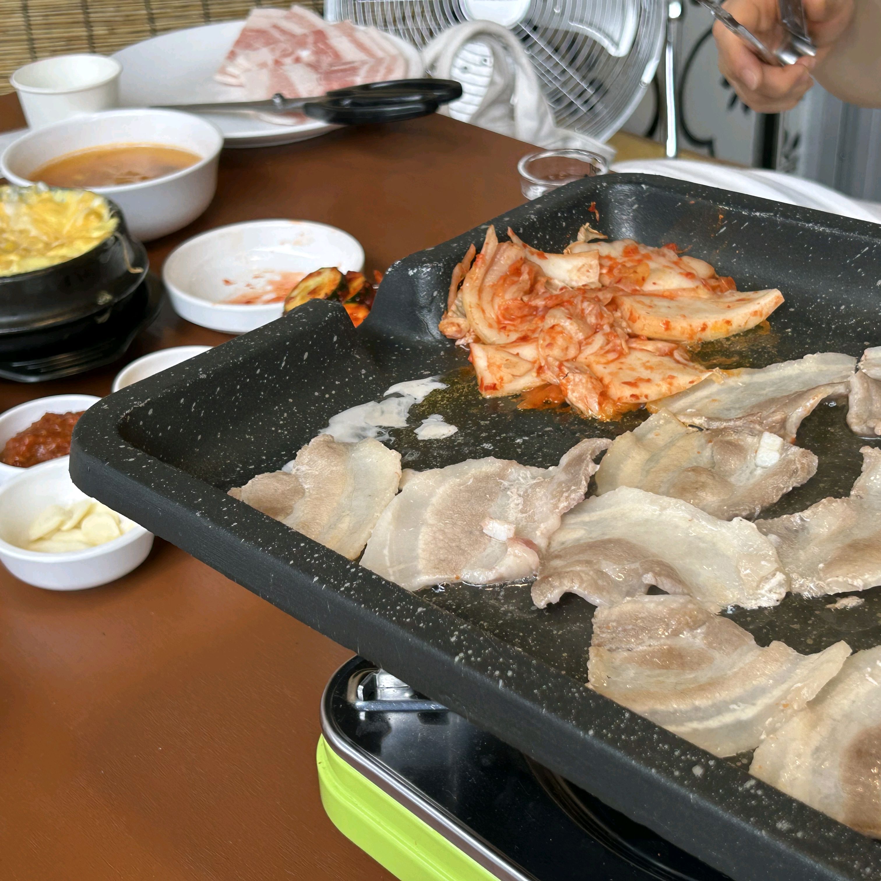 일부러 사람 없는 시간에 가서 평상자리 겟 했습니다^^ 매장 전체가 레트로 풍으로 친근감