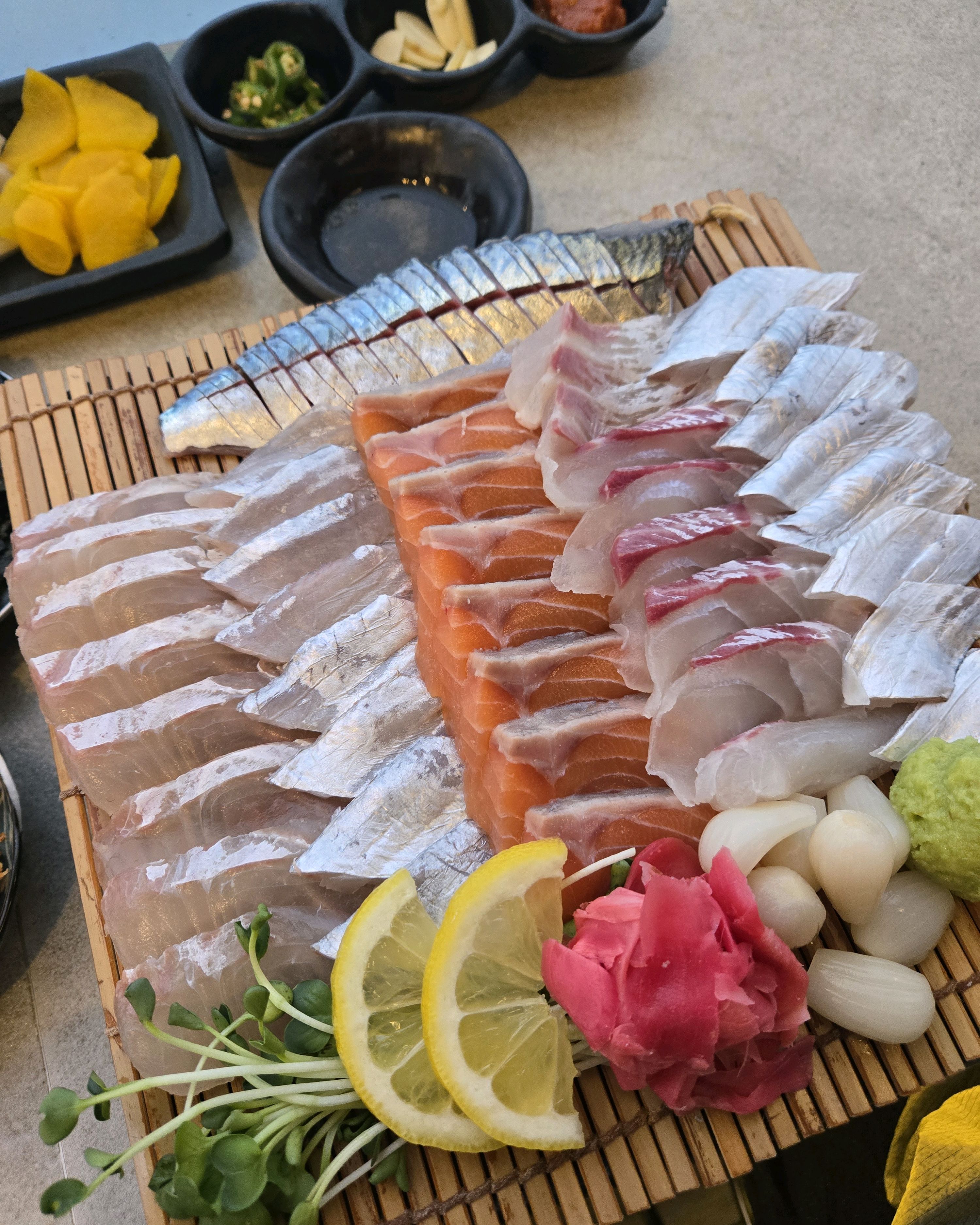 처음 방문했는데 직원분들도 친절하시고 회 양도 많아요 다음에 또 방문하겠습니다 ㅎㅎ - 제주 맛집 훈남횟집
