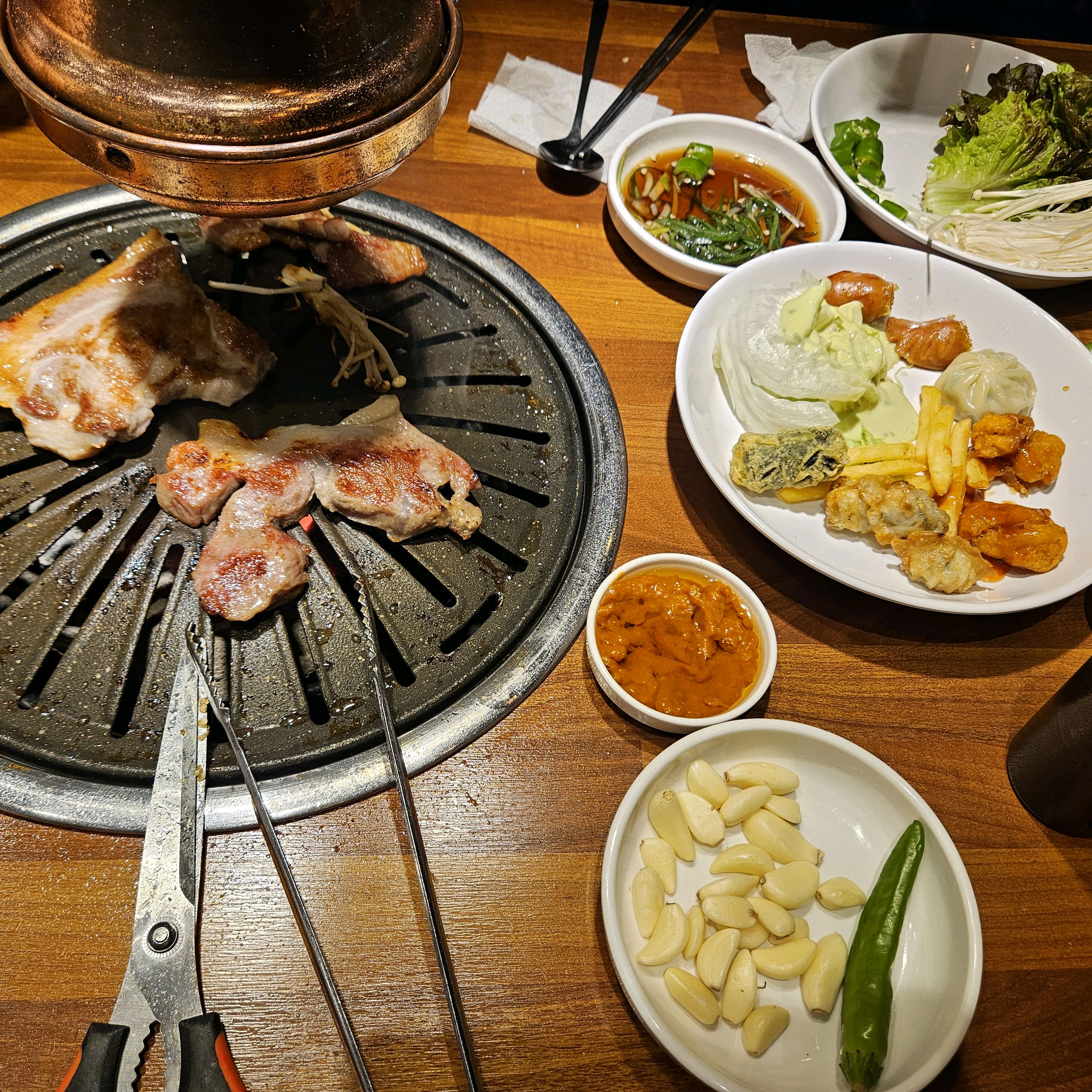 매장이 넓고 다양한 고기를 먹을 수 있어서 좋아요! - 대구 맛집 고기싸롱 대구칠곡3지구점