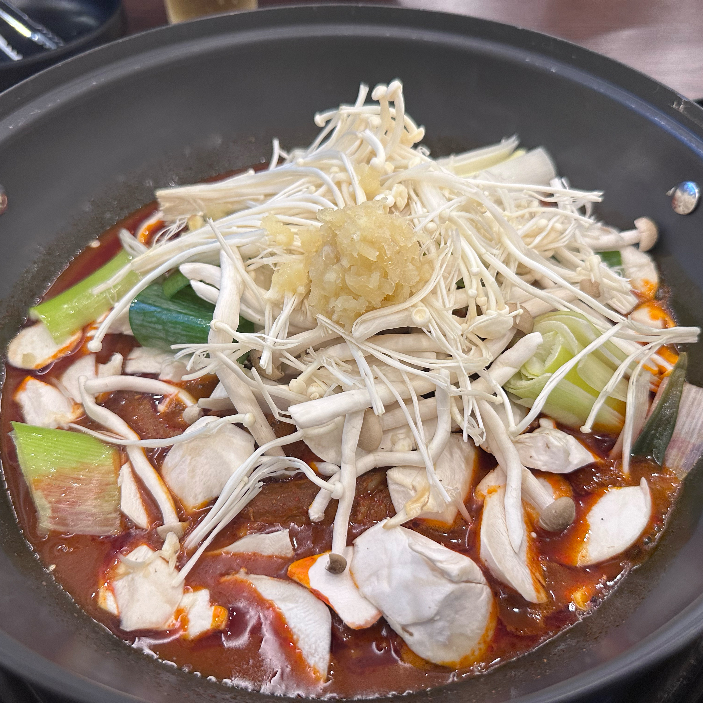 너무 맛있어요 세트로 시키니 골고루 먹을수 있어 딱좋아요~맵기도 조정 가능해요 다음에는 간