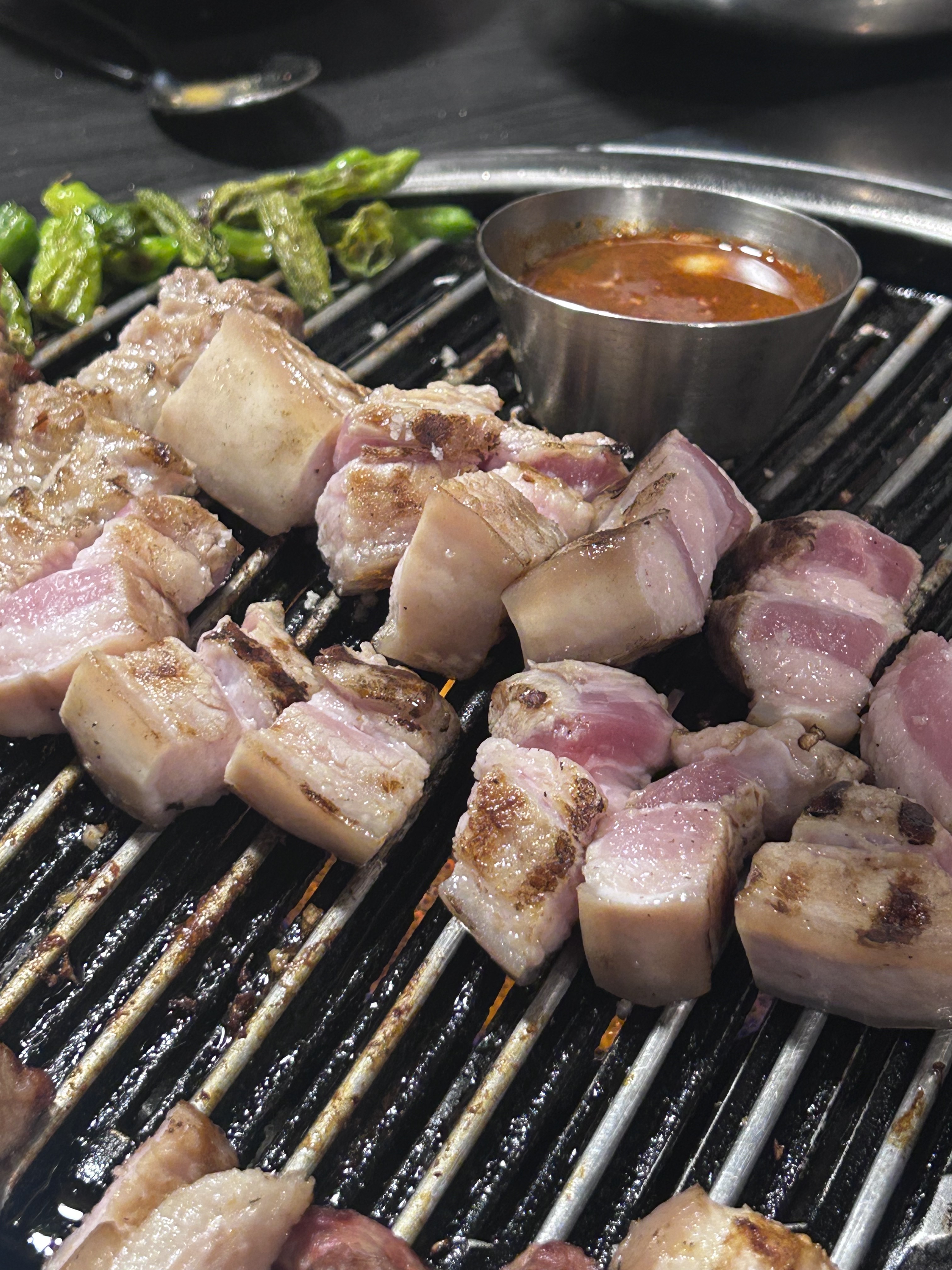 고기도 두툼하니 맛있고, 순두부찌개랑 쫄면!!! 정말 너무 맛있어요 - 대전 맛집 오백돈 대전본점