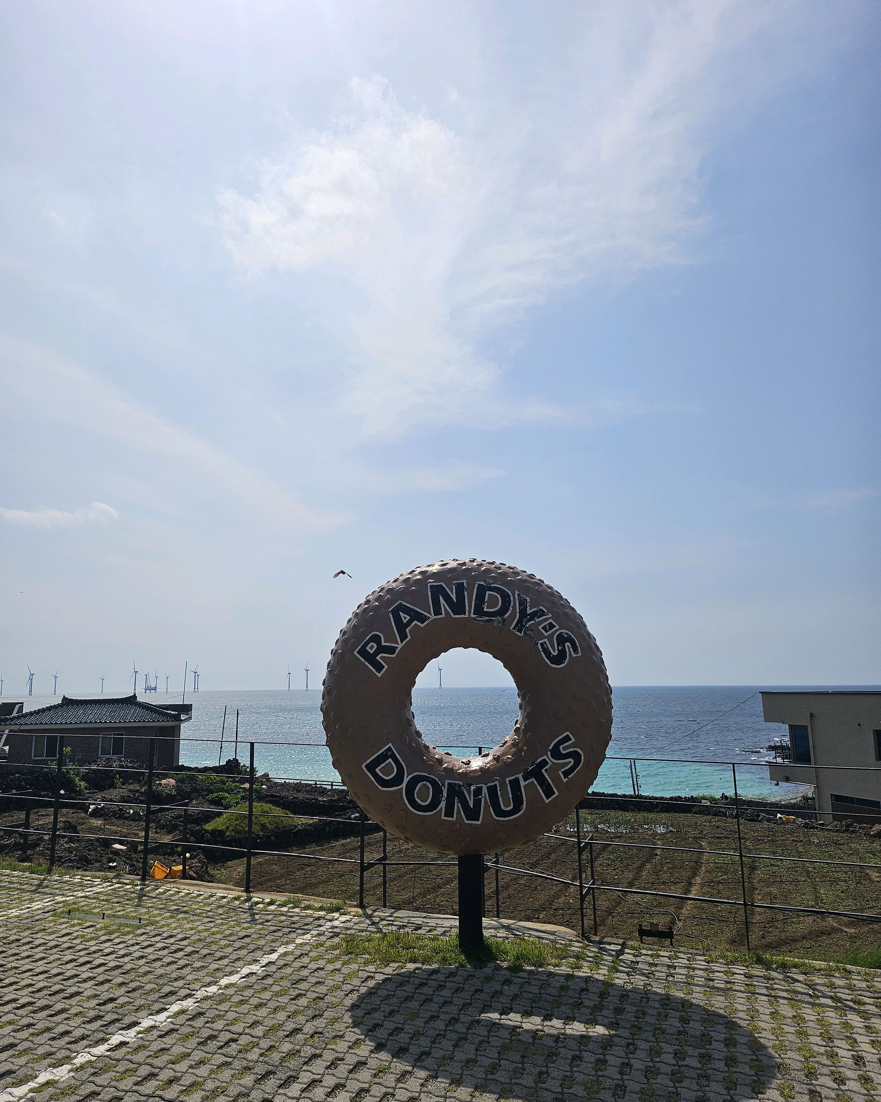 도넛  너무달지않고  맛은있어요 🍩 🍩 - 제주 맛집 랜디스도넛 애월점