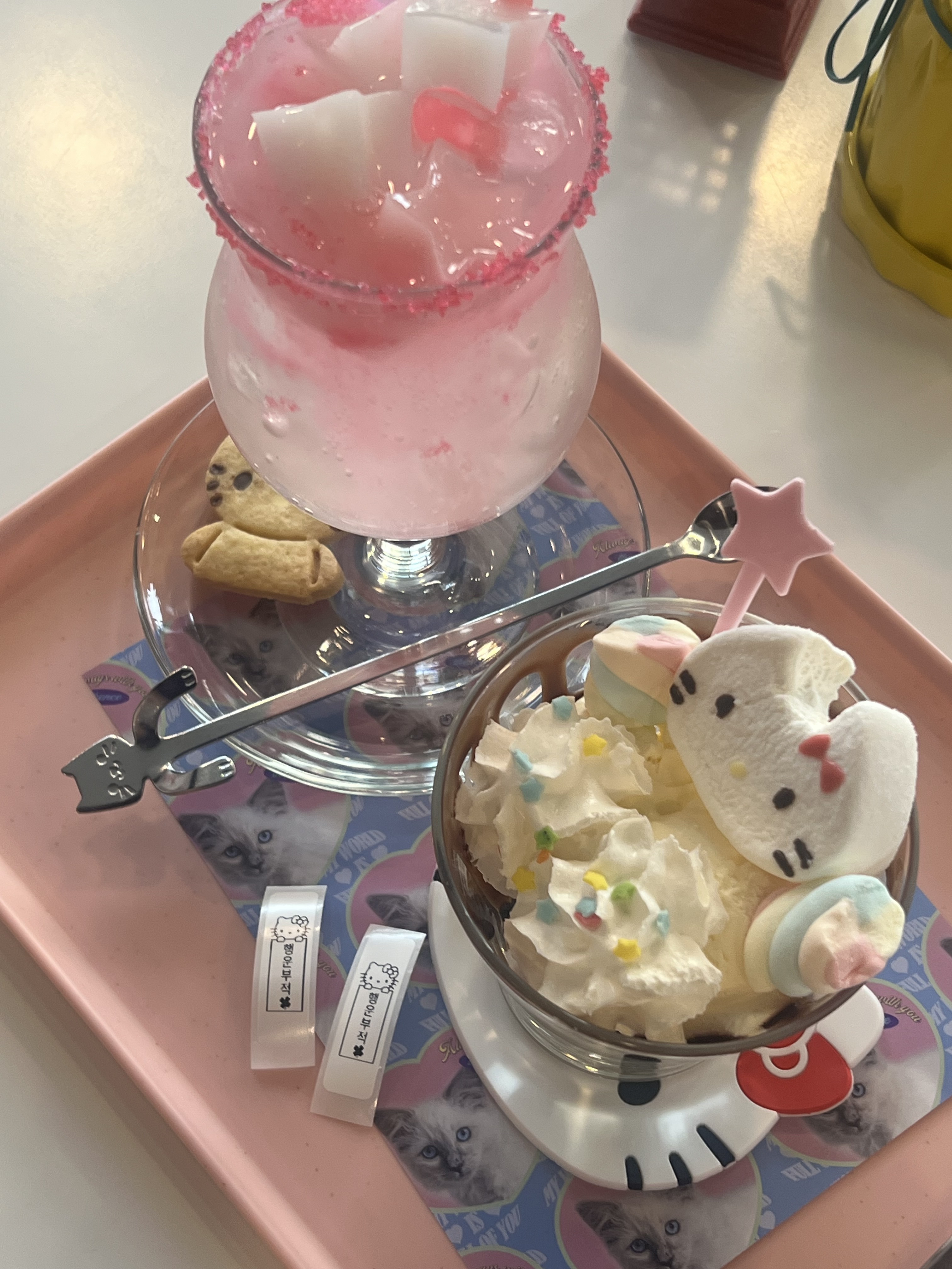 분위기 좋고 귀여운 키티가 많아서 좋아요 - 대전 맛집 ttm