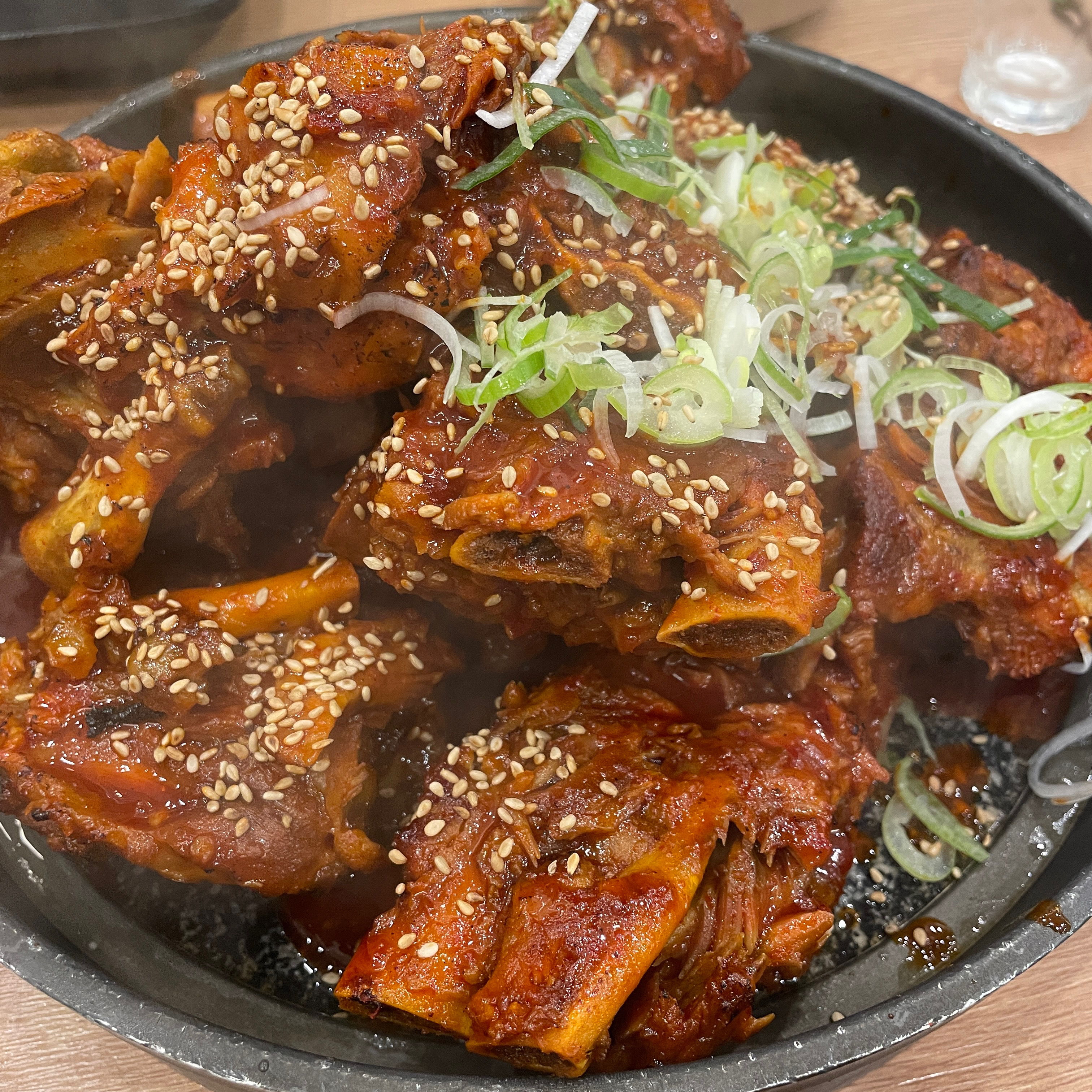 한주의 스트레스를 날려버리기 좋은 메뉴 - 대전 맛집 조프로뼈구이 관평점